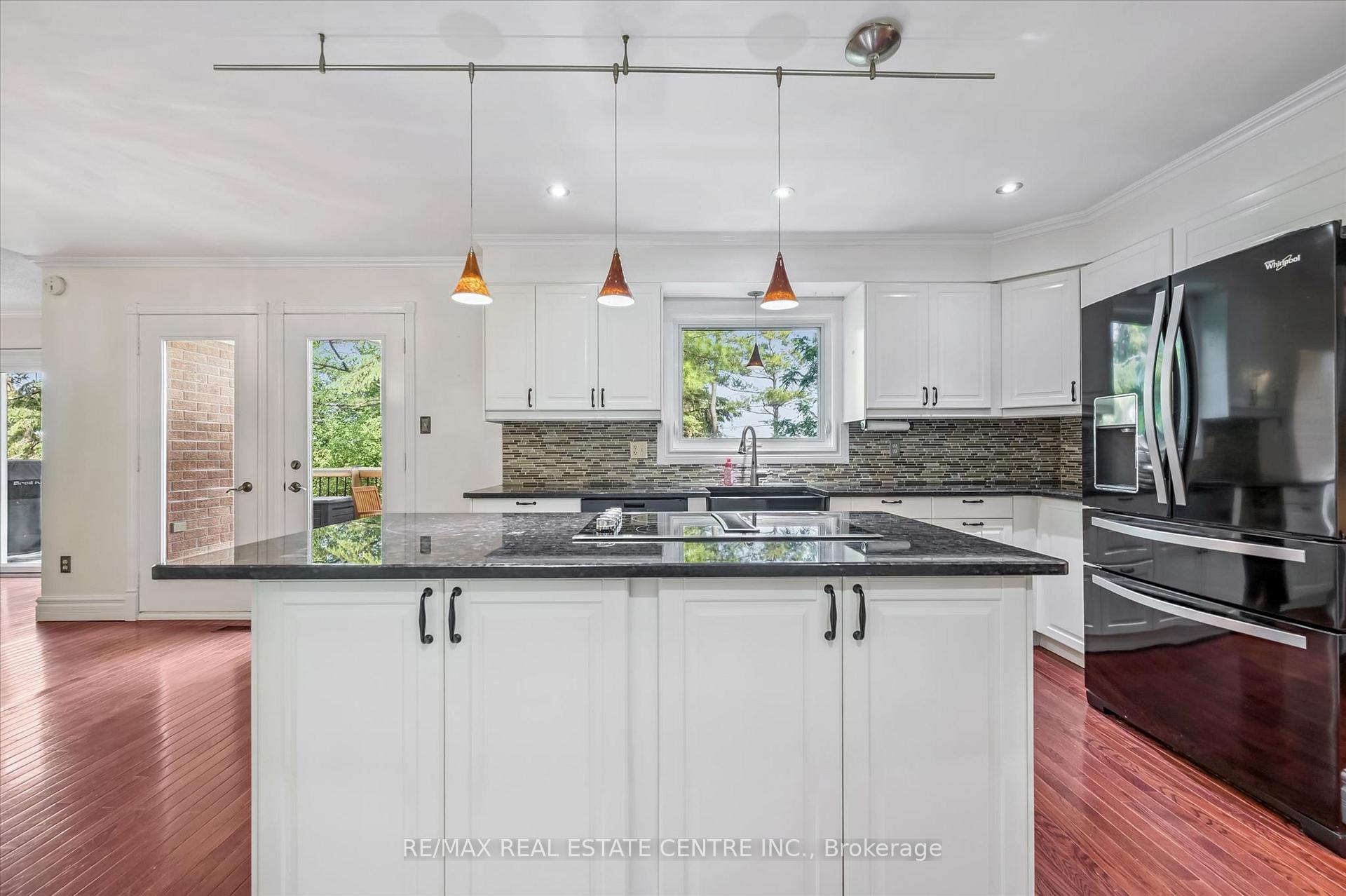 Photo 6 of 21 Tinatawa Court, Kitchener, Centreville Chicopee — HOMEH