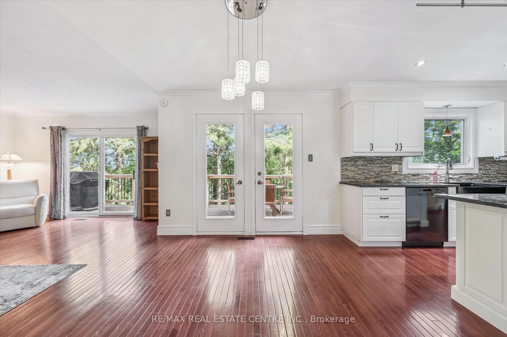 Photo 9 of 21 Tinatawa Court, Kitchener, Centreville Chicopee — HOMEH
