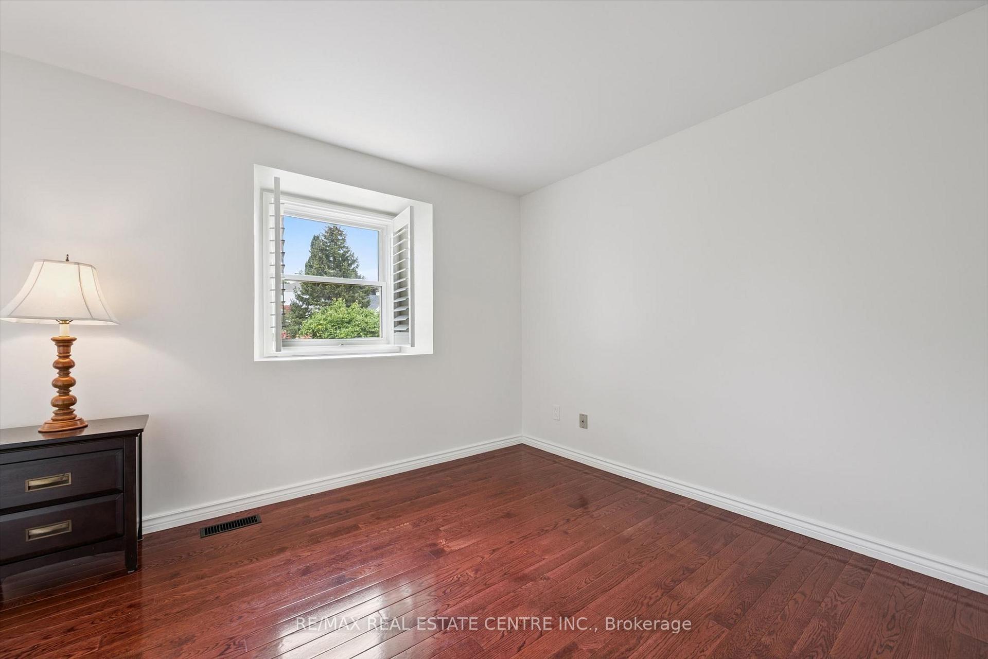 Photo 16 of 21 Tinatawa Court, Kitchener, Centreville Chicopee — HOMEH