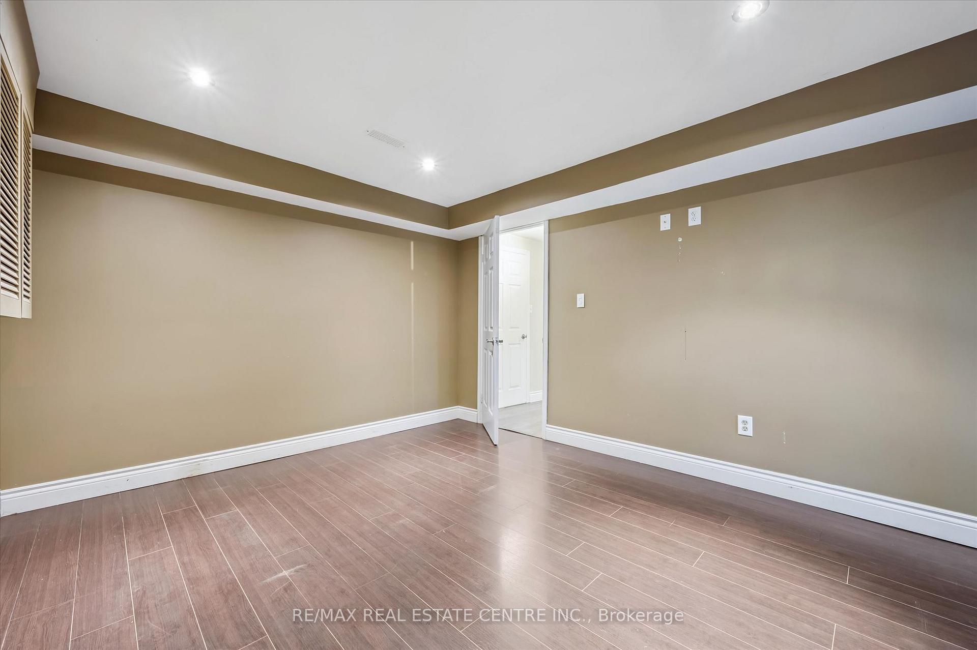 Photo 28 of 21 Tinatawa Court, Kitchener, Centreville Chicopee — HOMEH