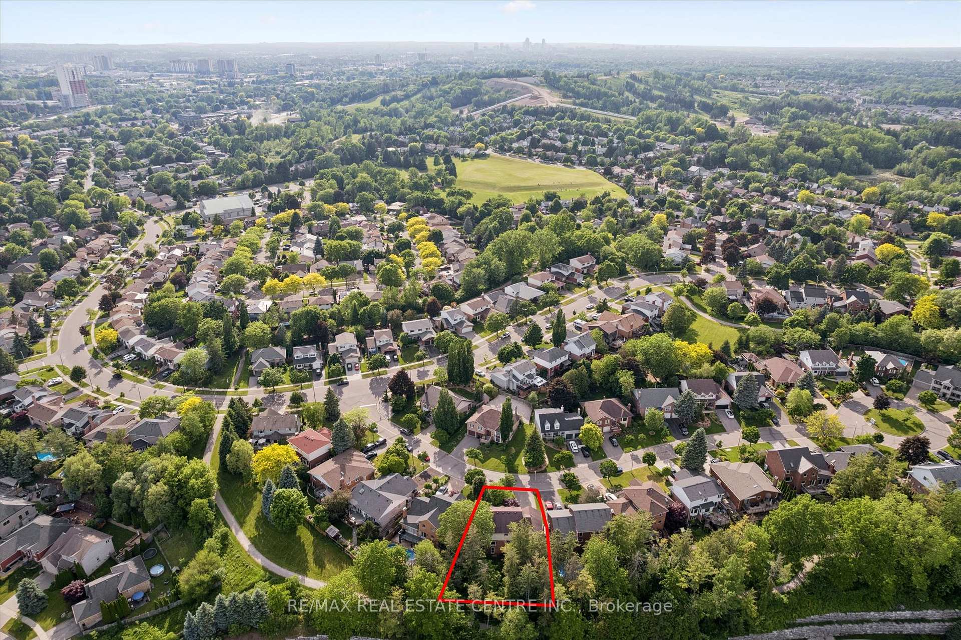 Photo 40 of 21 Tinatawa Court, Kitchener, Centreville Chicopee — HOMEH