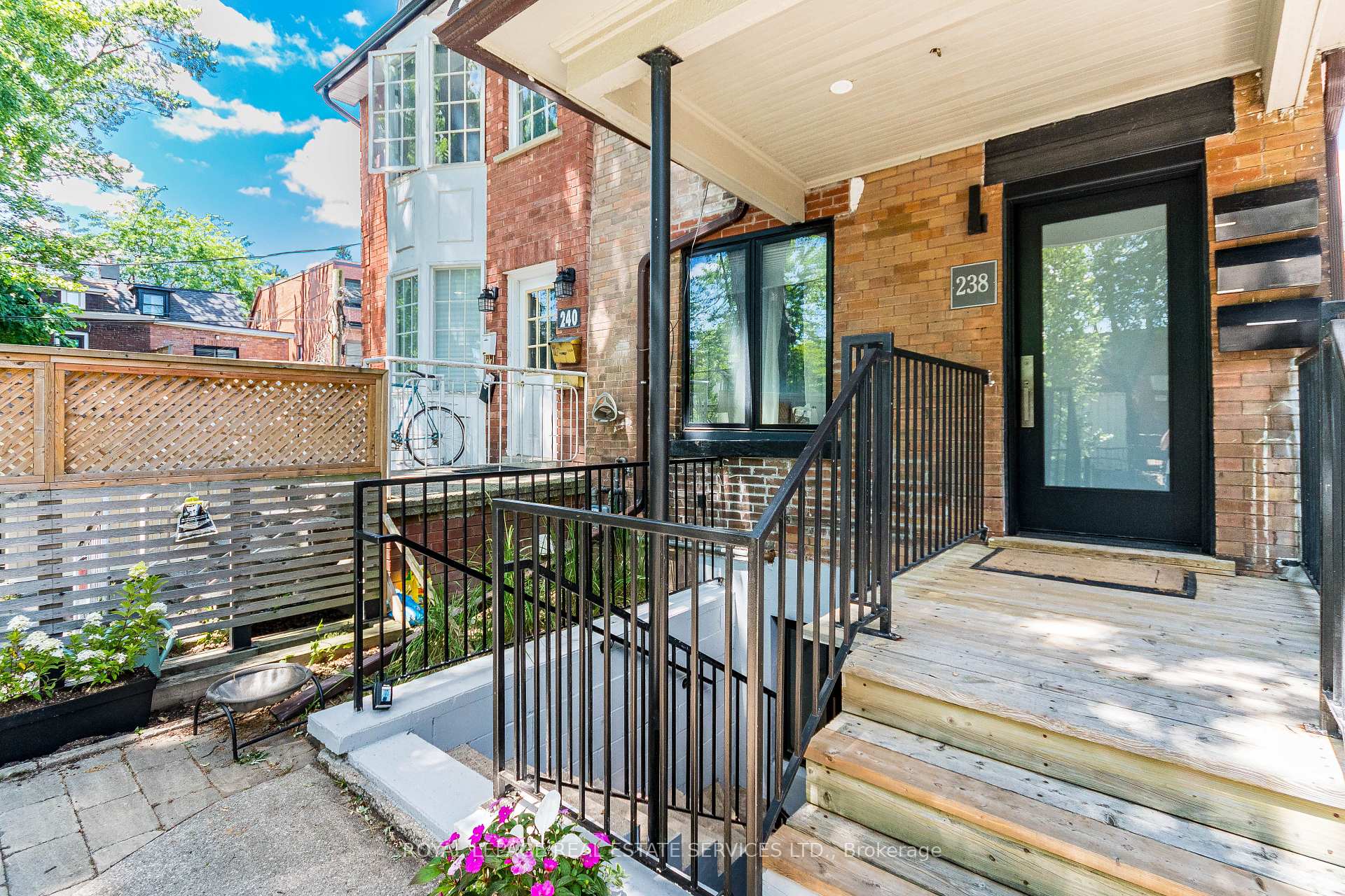 Photo 2 of 238 Garden Avenue, Toronto, High Park-Swansea — HOMEH
