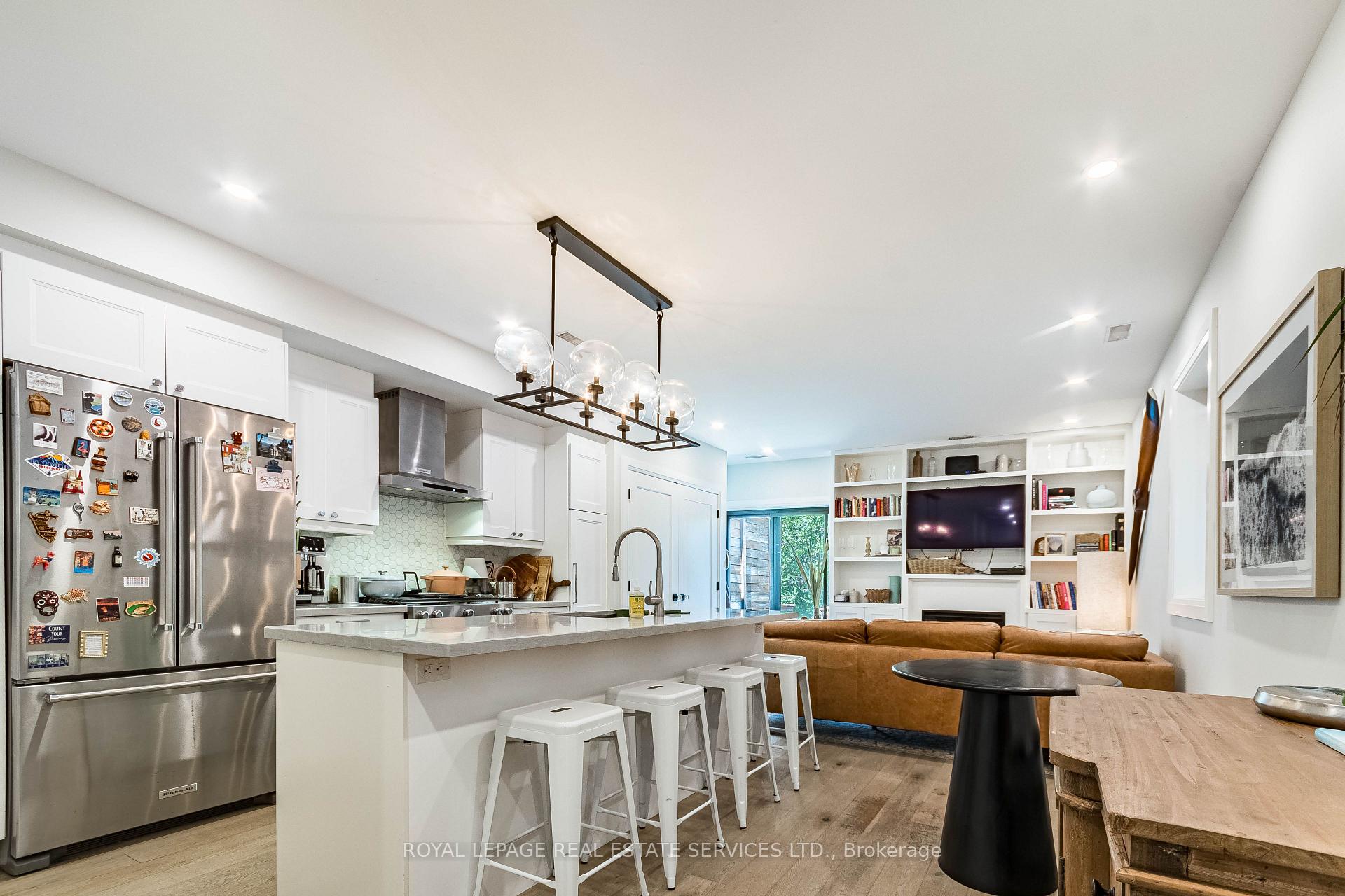 Photo 3 of 238 Garden Avenue, Toronto, High Park-Swansea — HOMEH