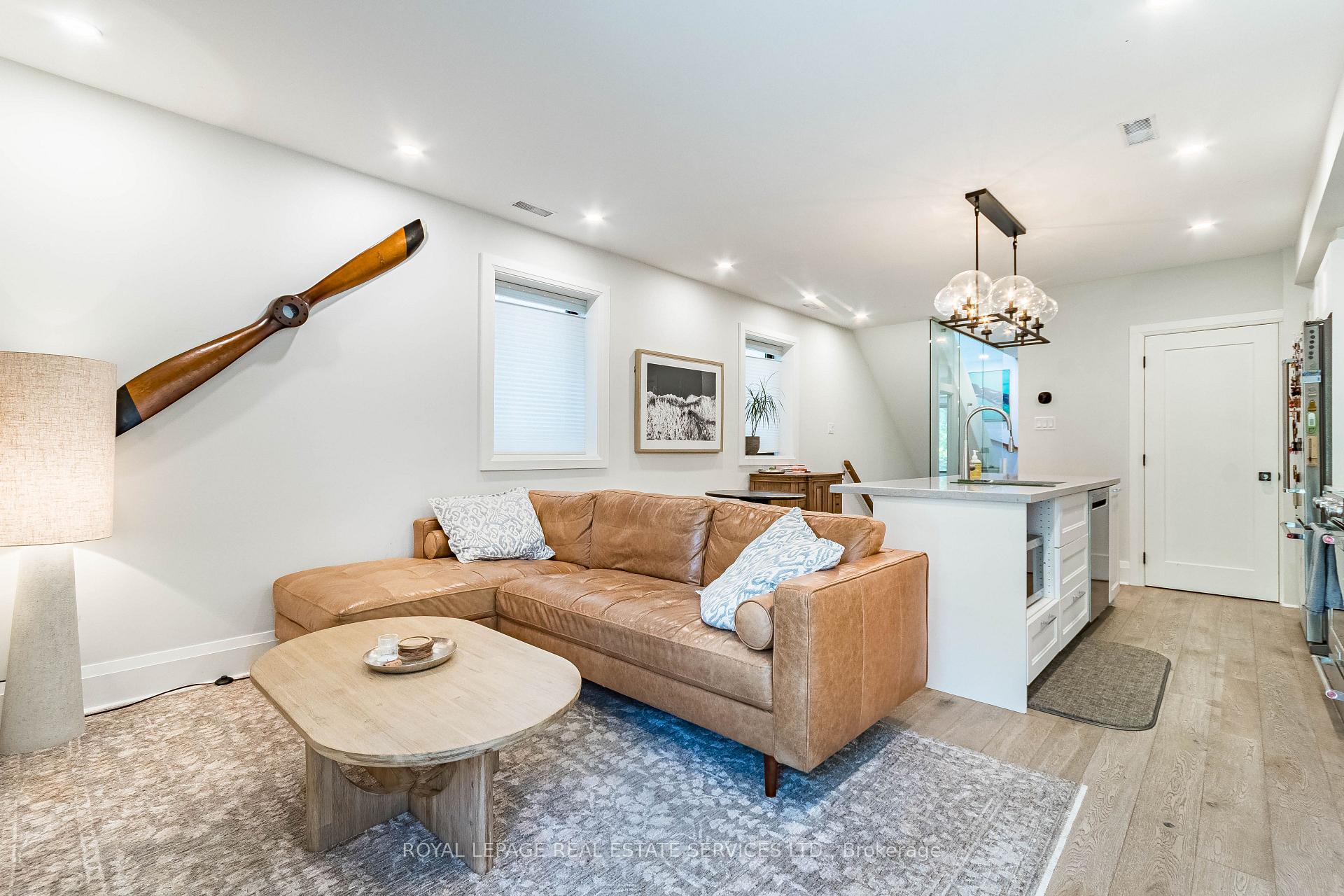 Photo 4 of 238 Garden Avenue, Toronto, High Park-Swansea — HOMEH