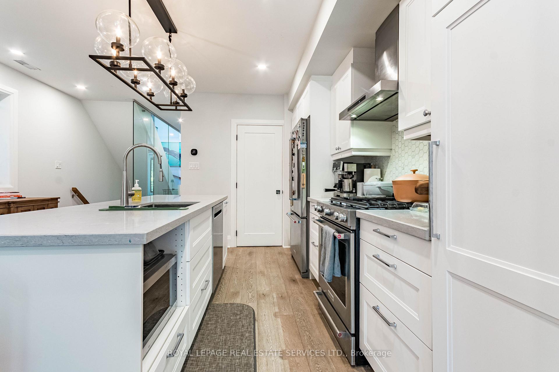 Photo 6 of 238 Garden Avenue, Toronto, High Park-Swansea — HOMEH