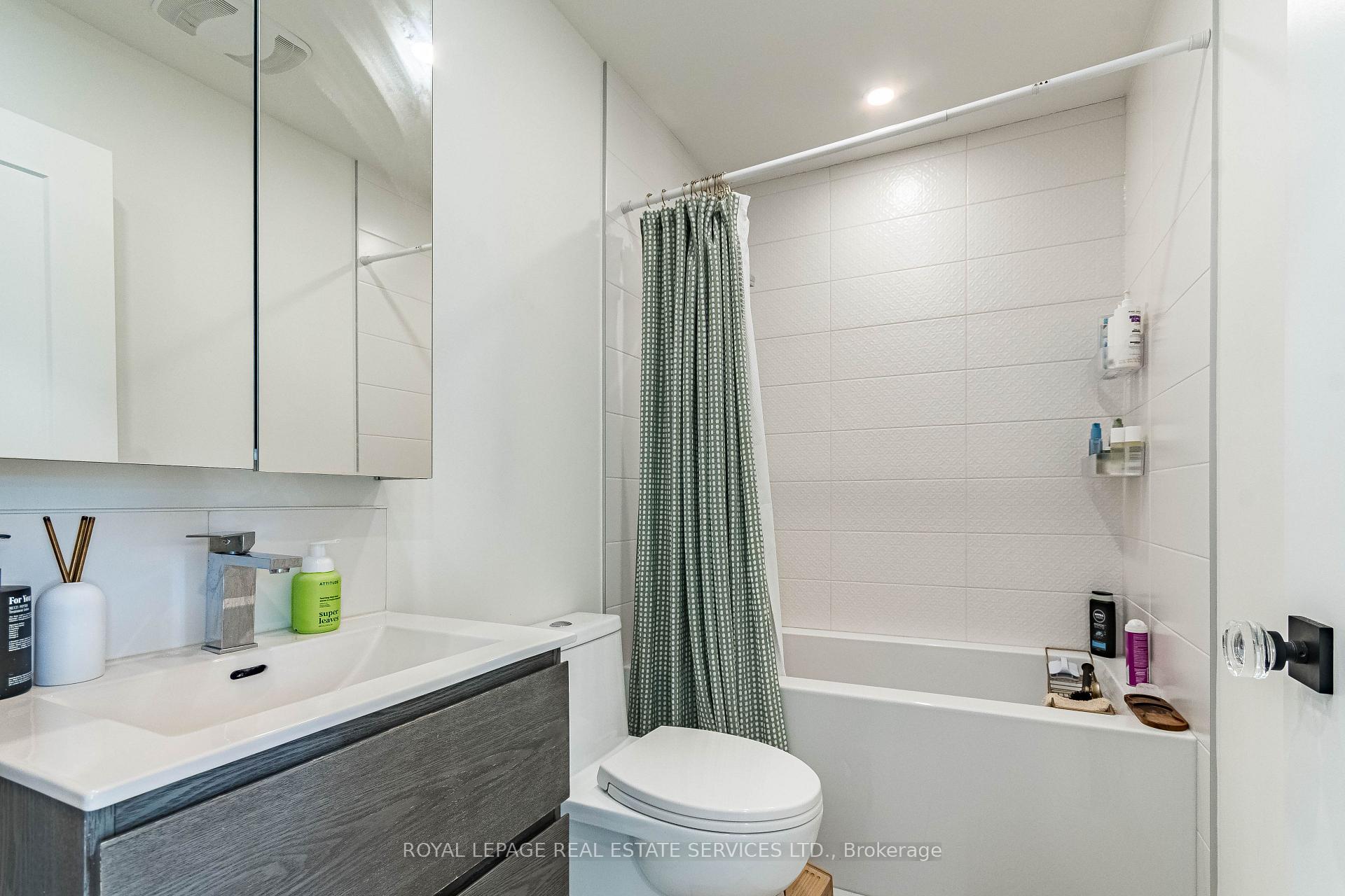 Photo 15 of 238 Garden Avenue, Toronto, High Park-Swansea — HOMEH