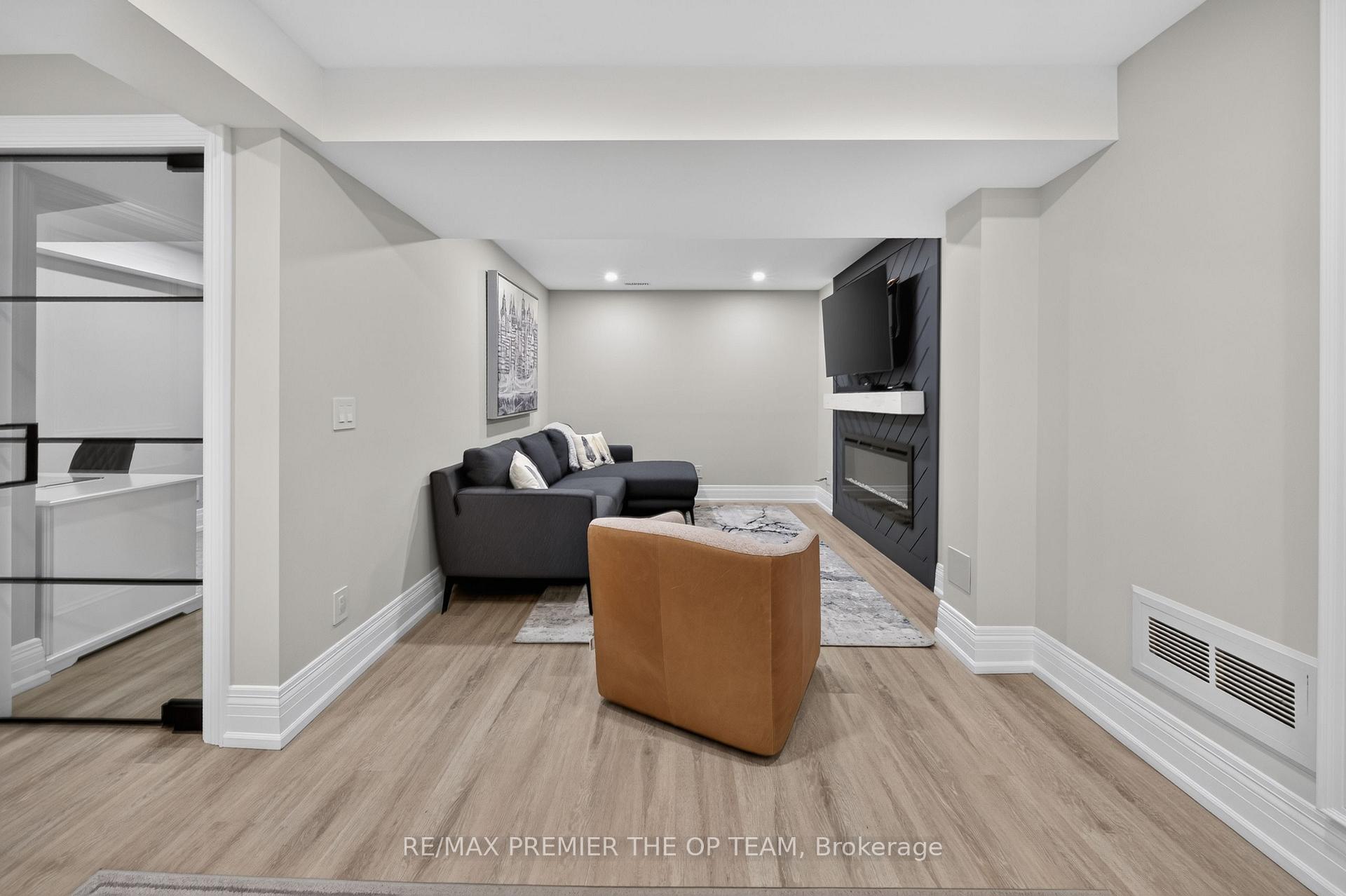 Photo 33 of 3 Sedgewick Place, Vaughan, Vellore Village — HOMEH