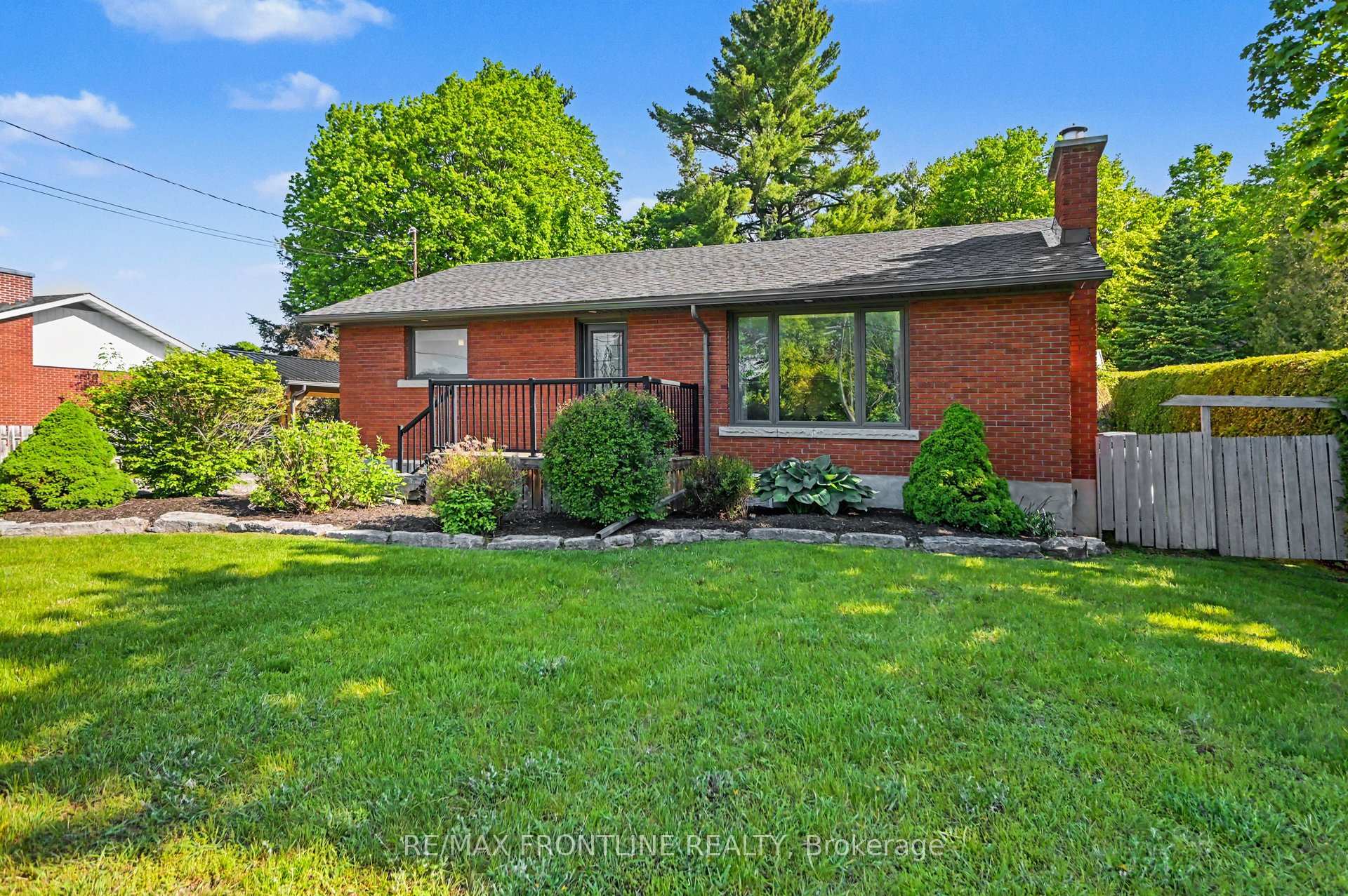 Front of 2436 Rideau Ferry Road