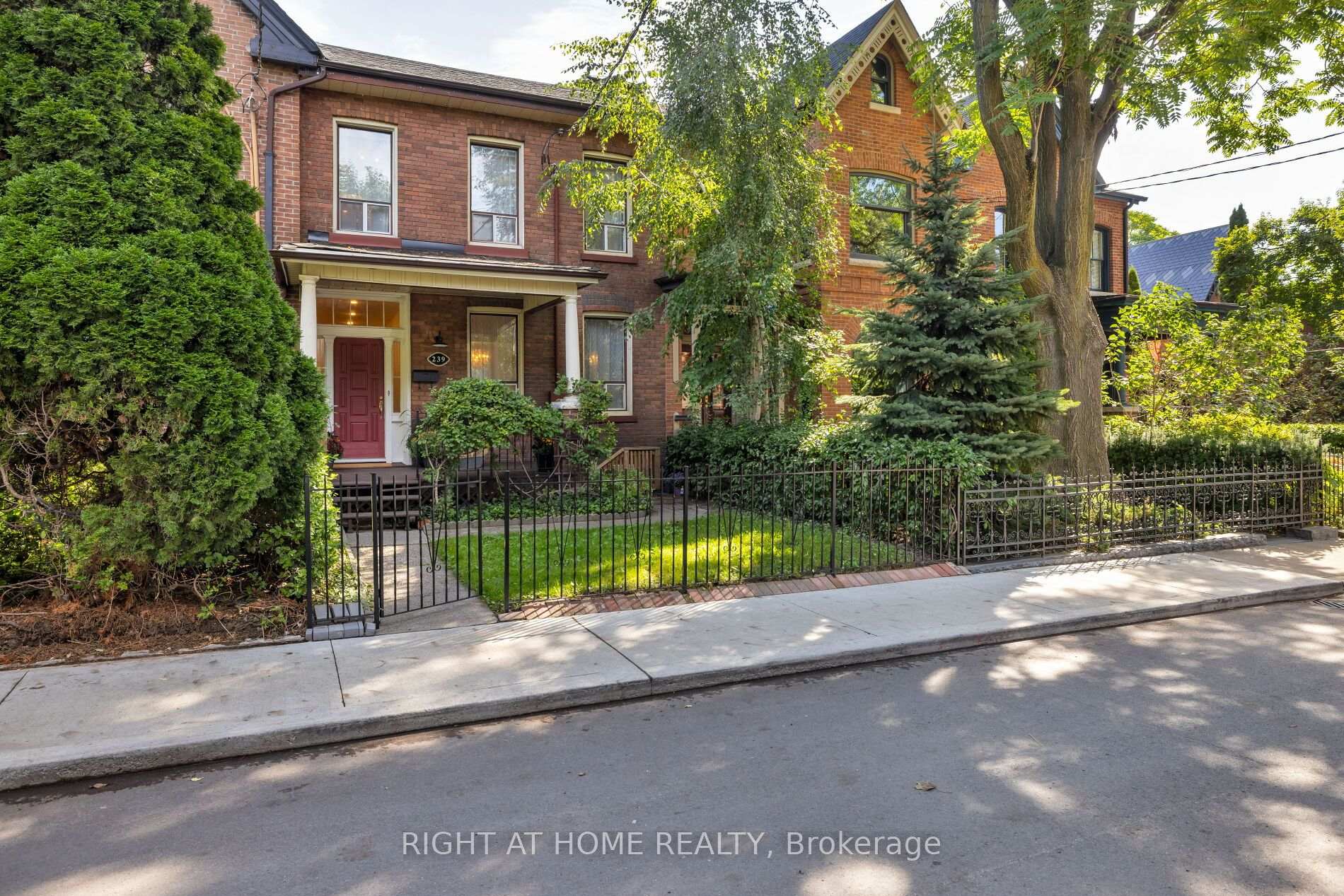 Photo 2 of 239 Seaton Street, Toronto, Moss Park — HOMEH