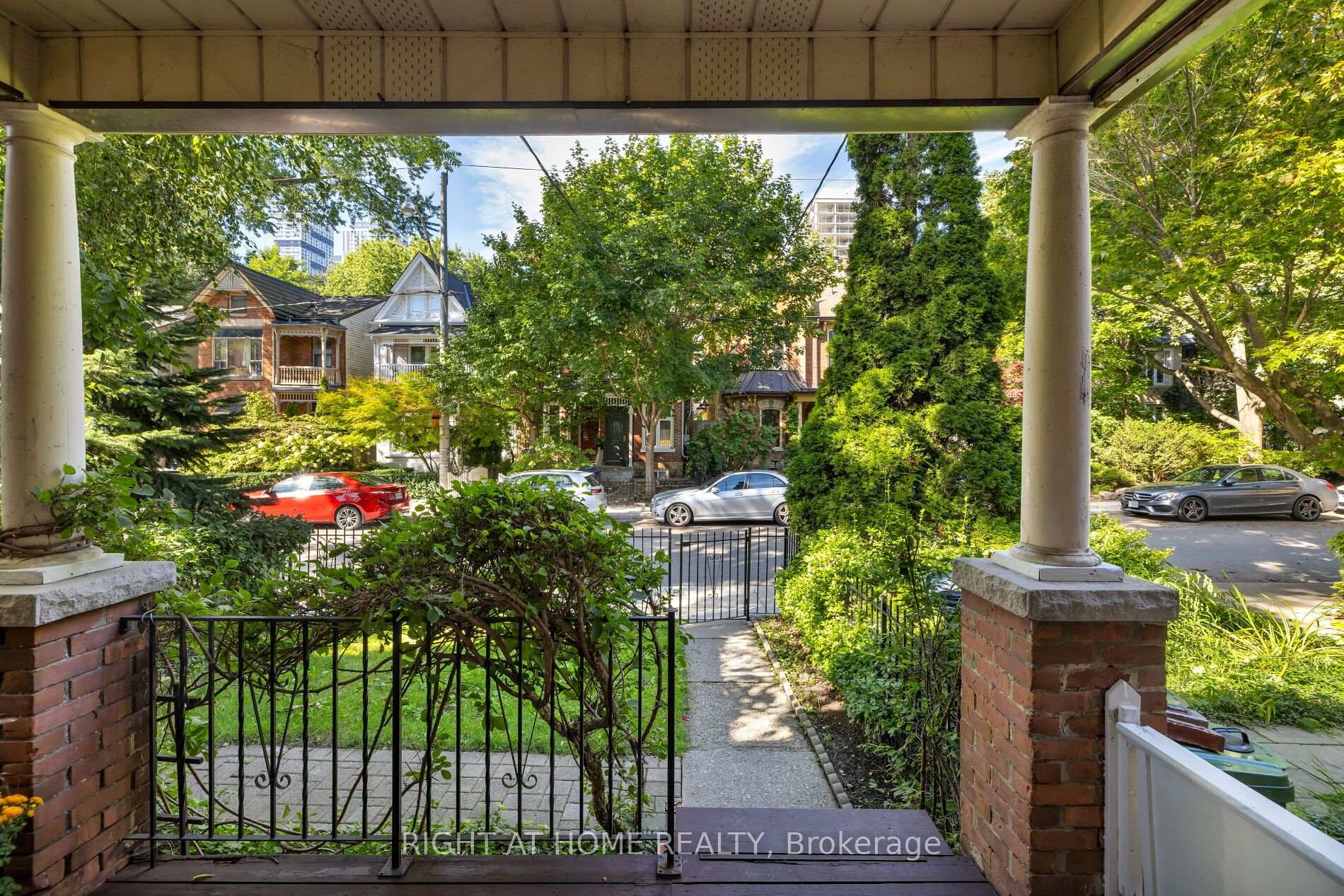 Photo 6 of 239 Seaton Street, Toronto, Moss Park — HOMEH