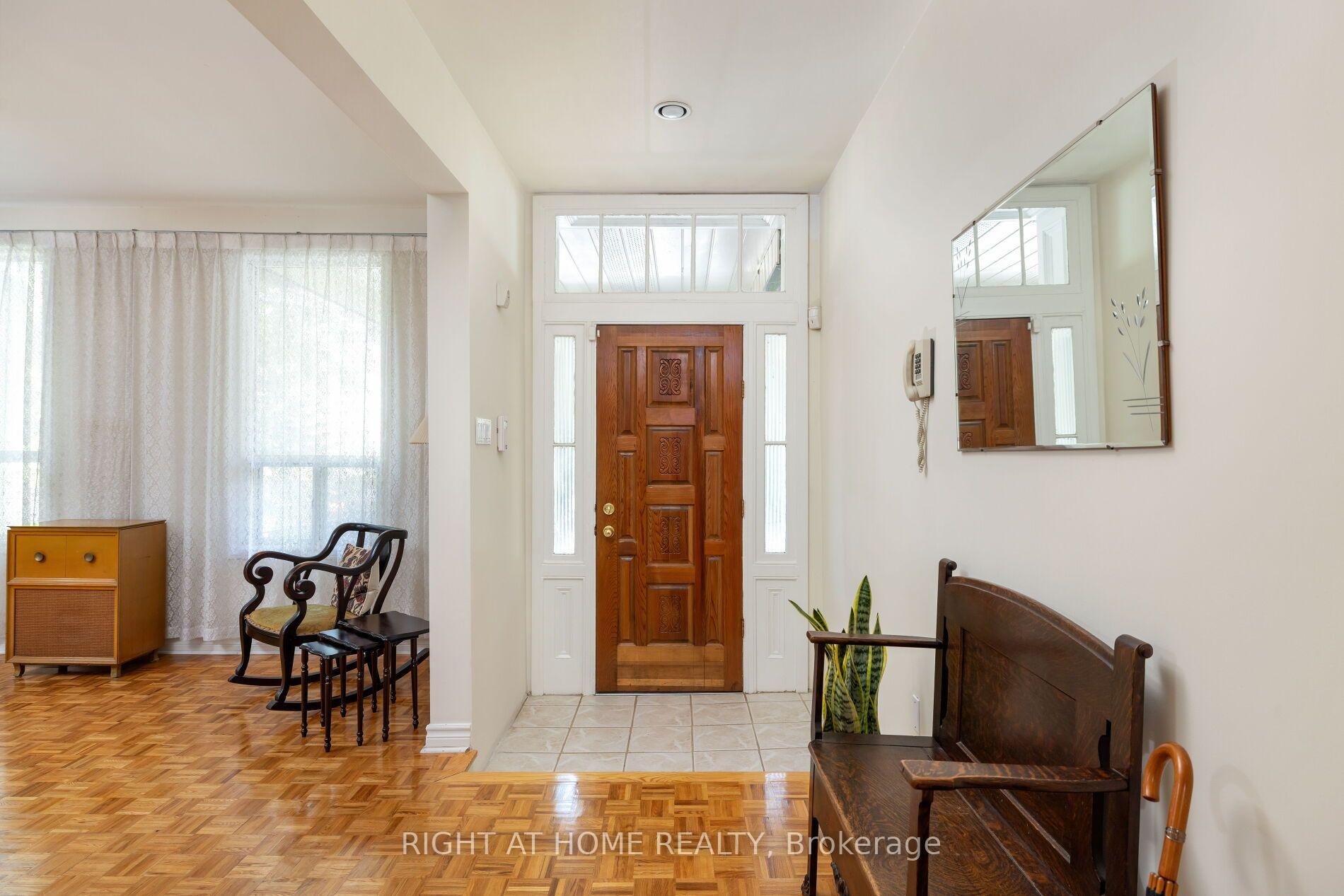 Photo 8 of 239 Seaton Street, Toronto, Moss Park — HOMEH