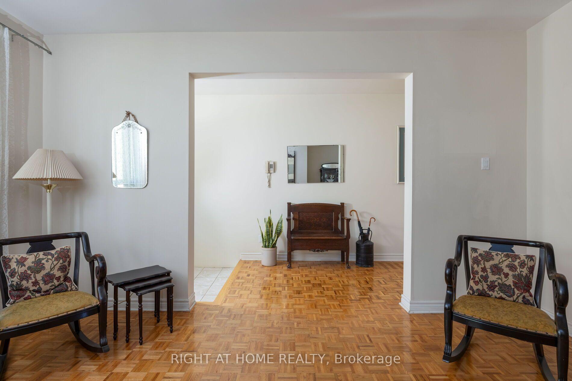 Photo 9 of 239 Seaton Street, Toronto, Moss Park — HOMEH