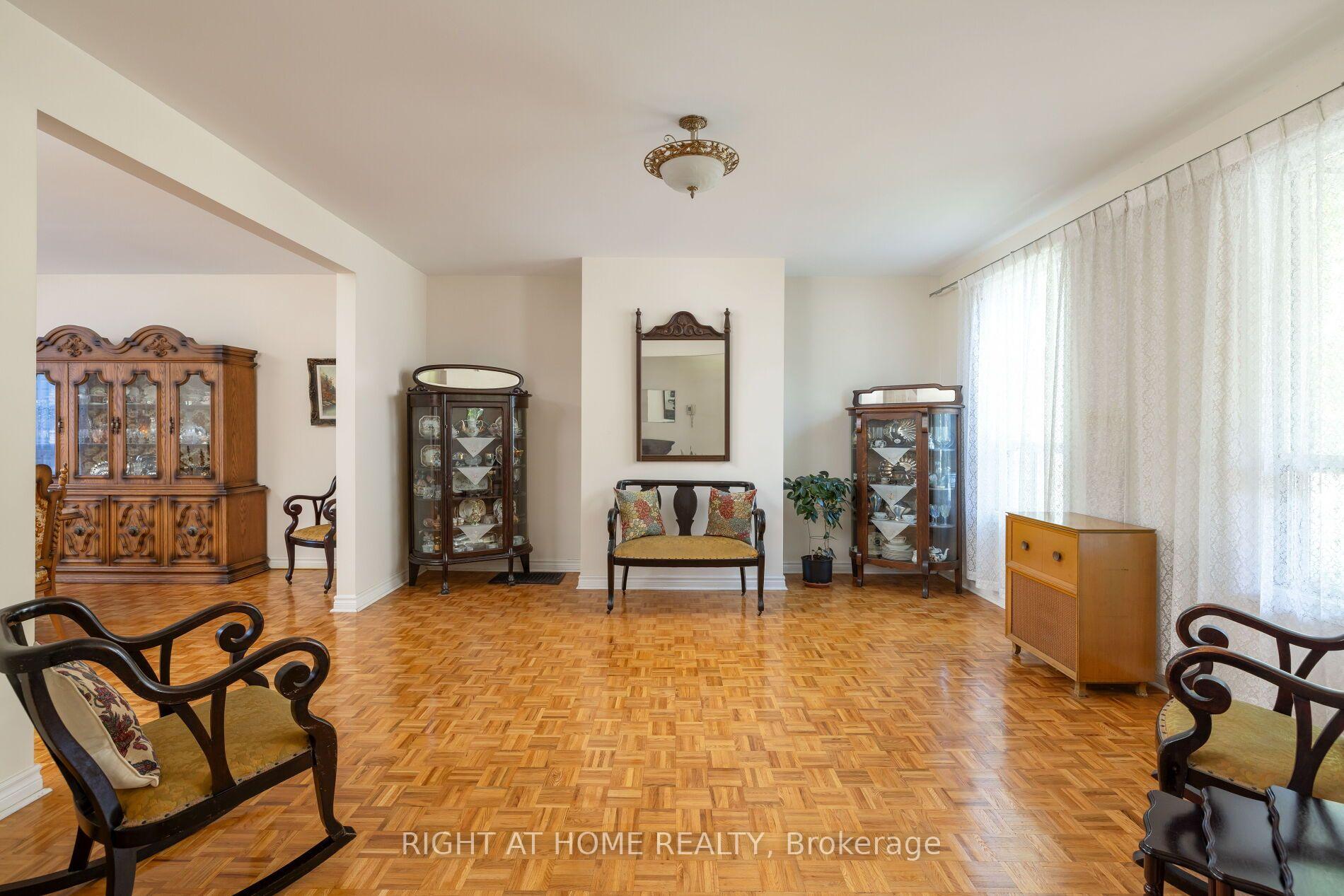 Photo 10 of 239 Seaton Street, Toronto, Moss Park — HOMEH