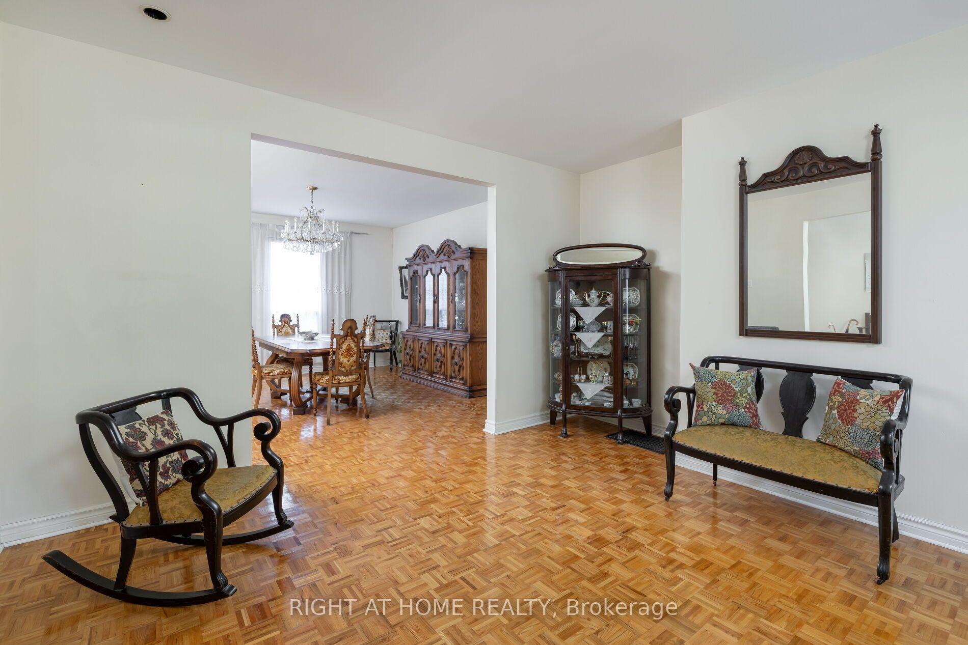 Photo 12 of 239 Seaton Street, Toronto, Moss Park — HOMEH