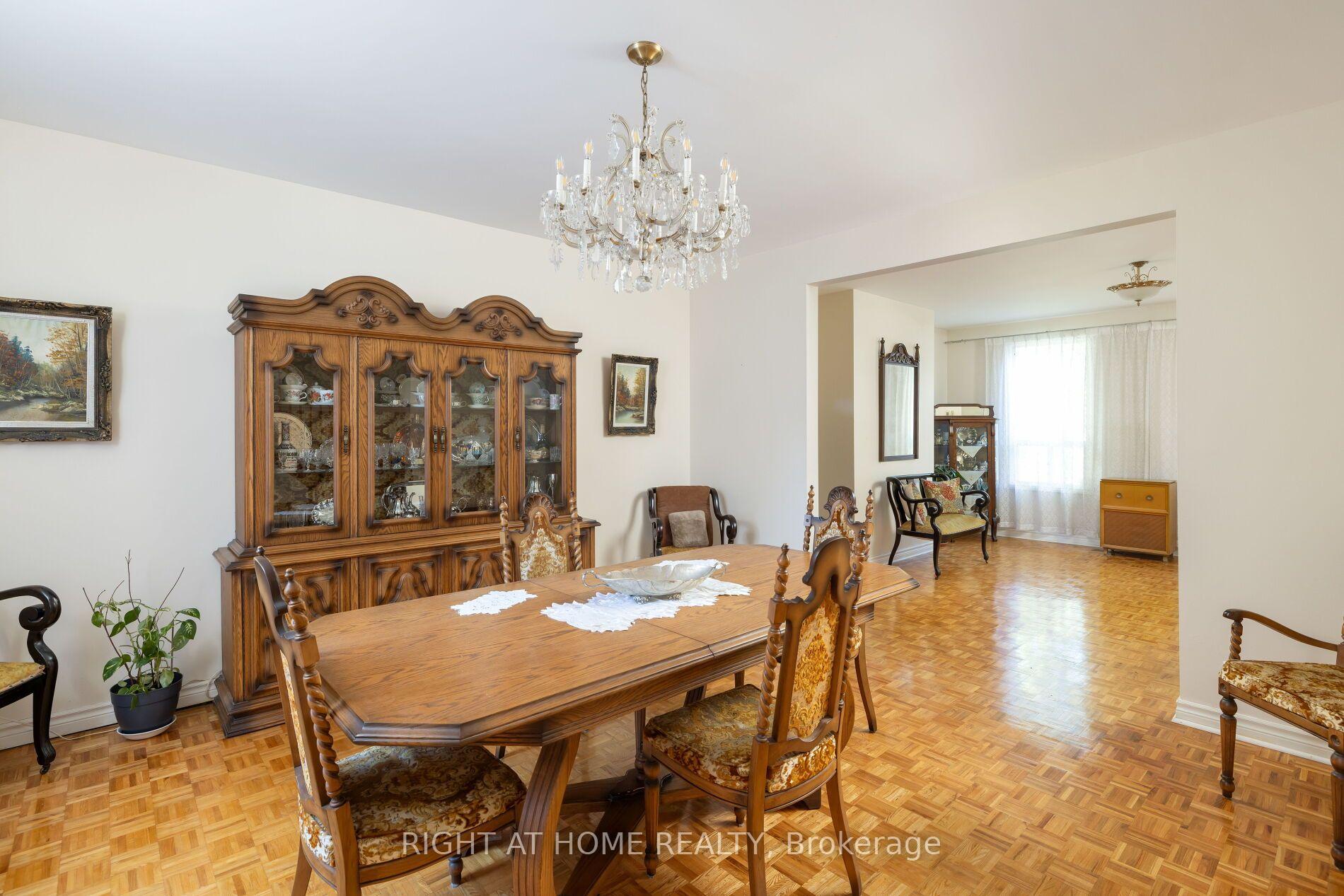 Photo 17 of 239 Seaton Street, Toronto, Moss Park — HOMEH