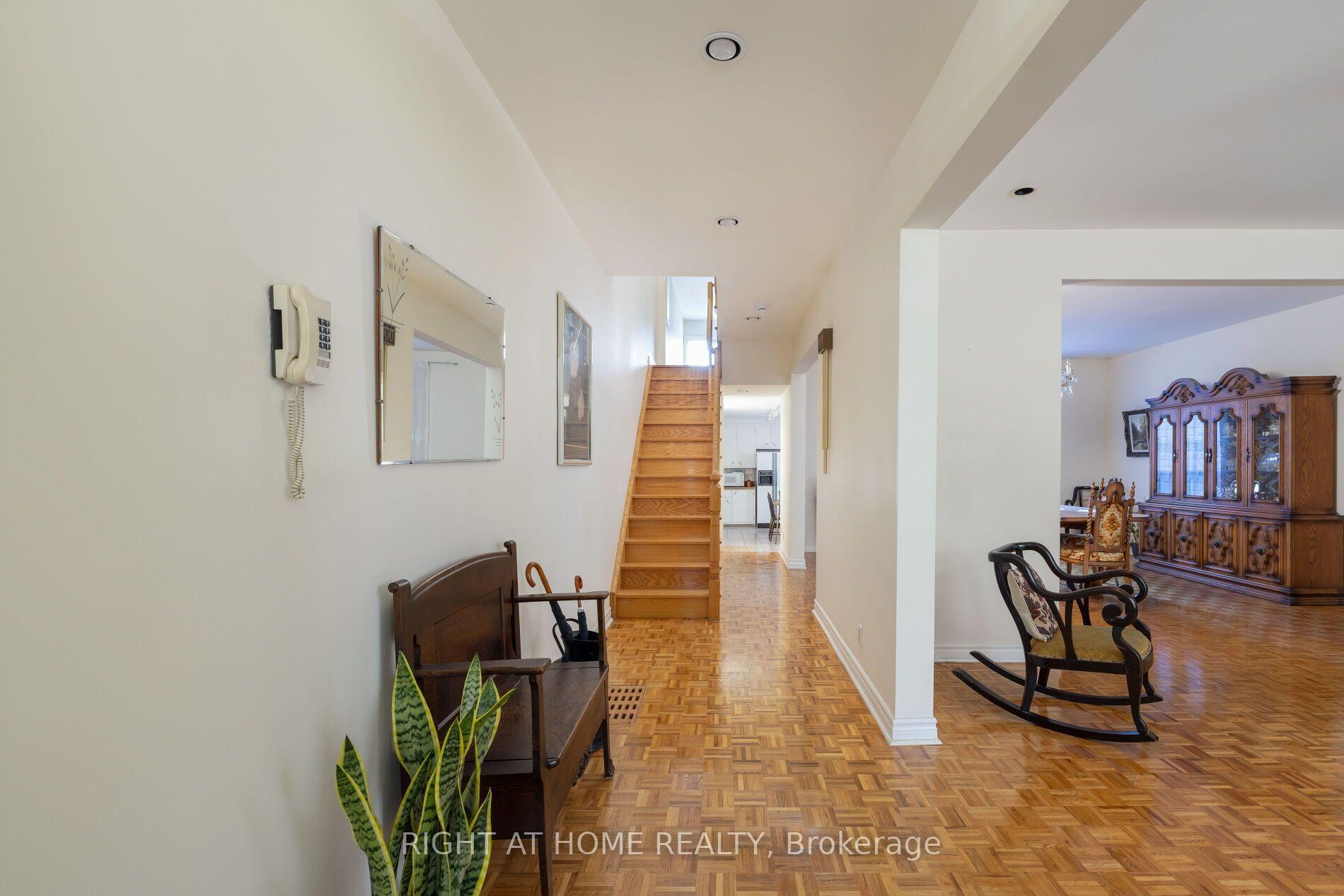 Photo 18 of 239 Seaton Street, Toronto, Moss Park — HOMEH