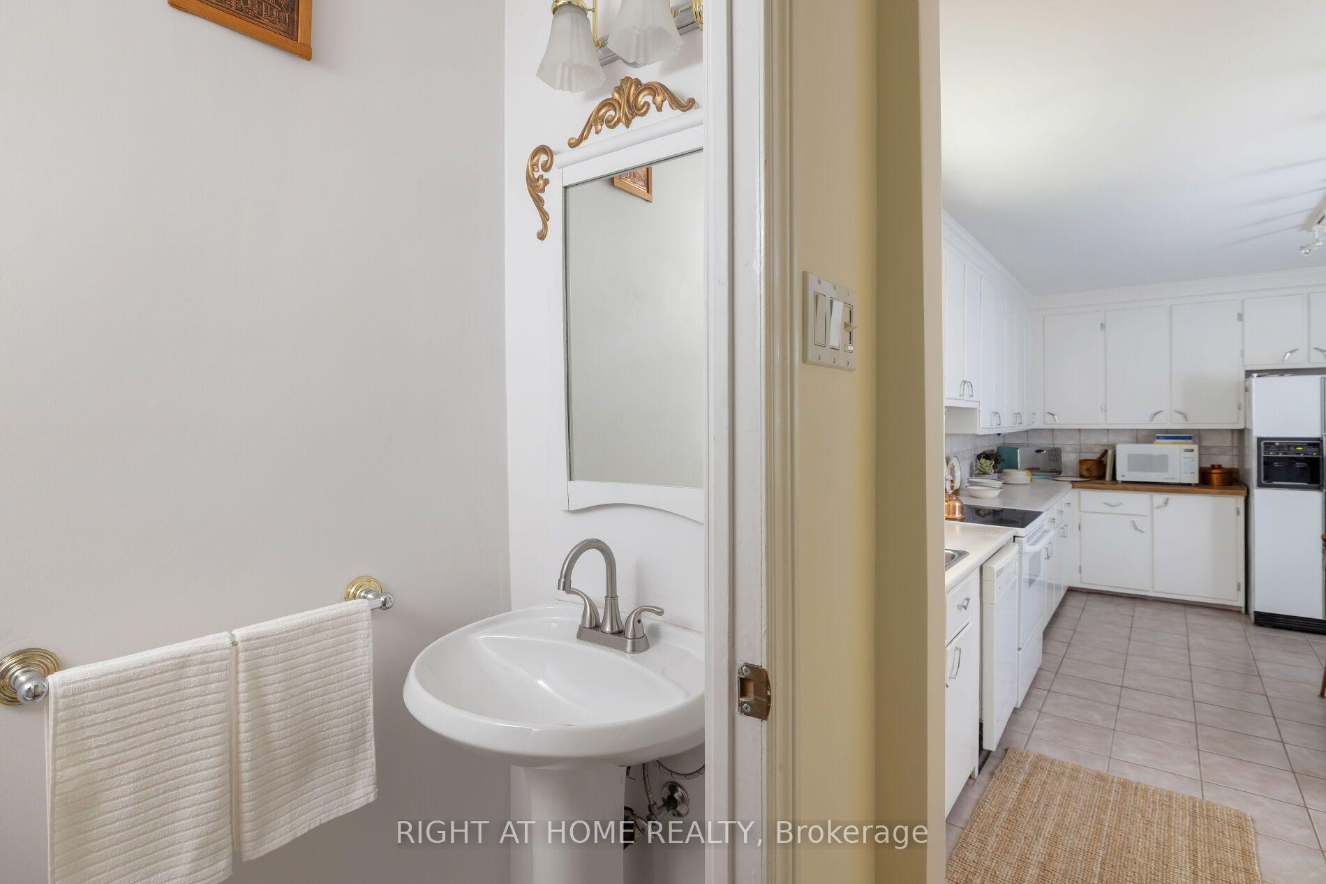 Photo 19 of 239 Seaton Street, Toronto, Moss Park — HOMEH