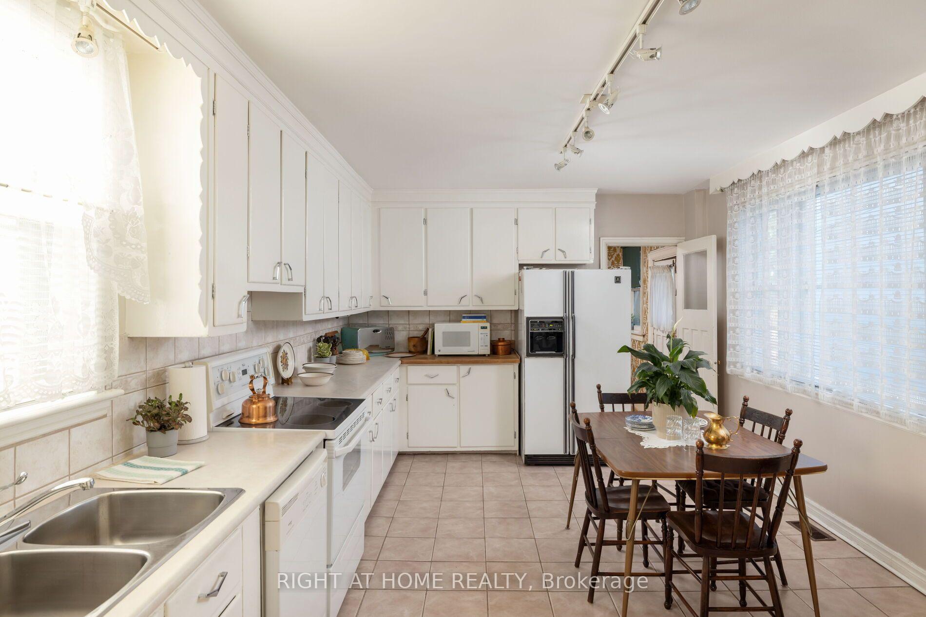 Photo 21 of 239 Seaton Street, Toronto, Moss Park — HOMEH