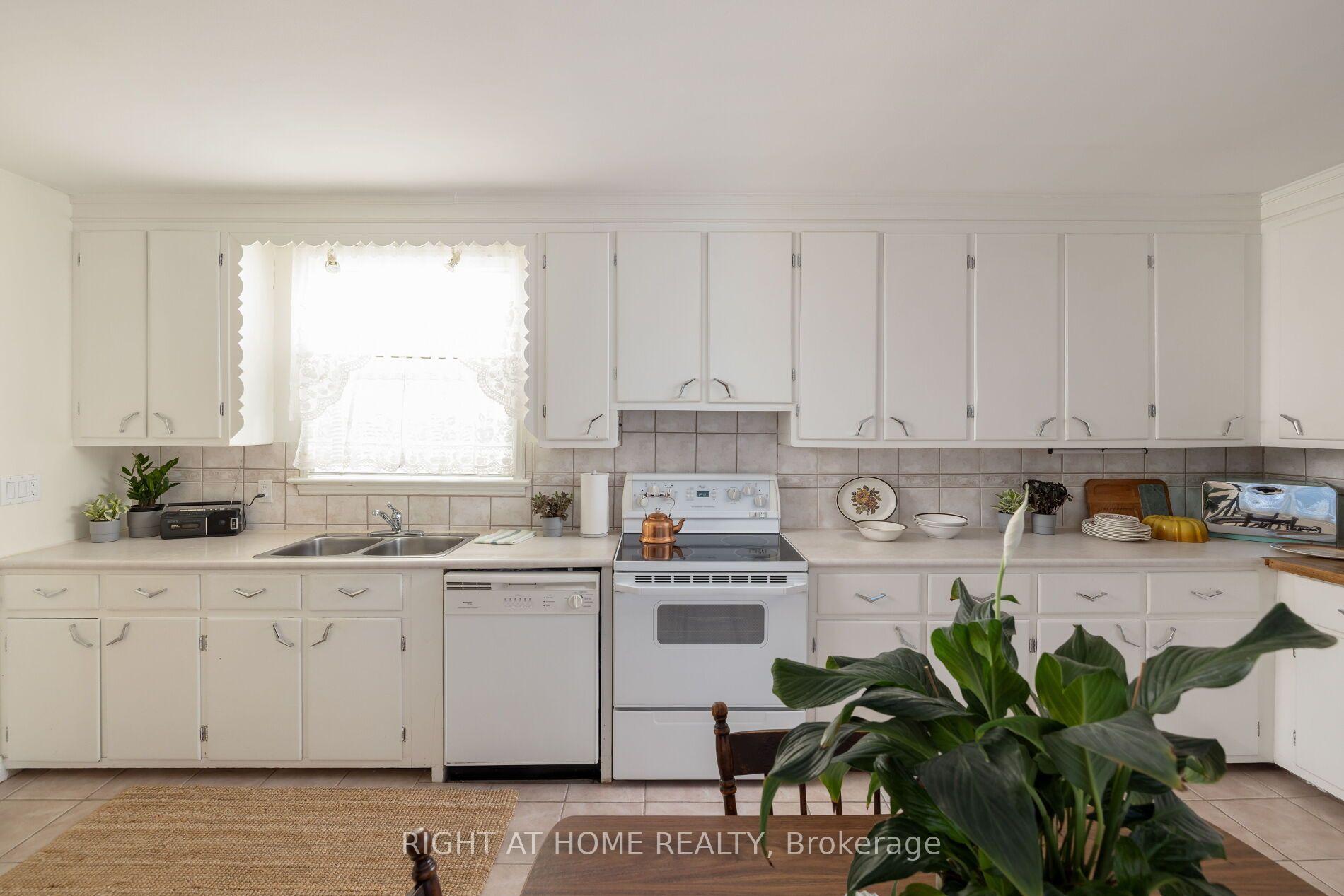 Photo 22 of 239 Seaton Street, Toronto, Moss Park — HOMEH