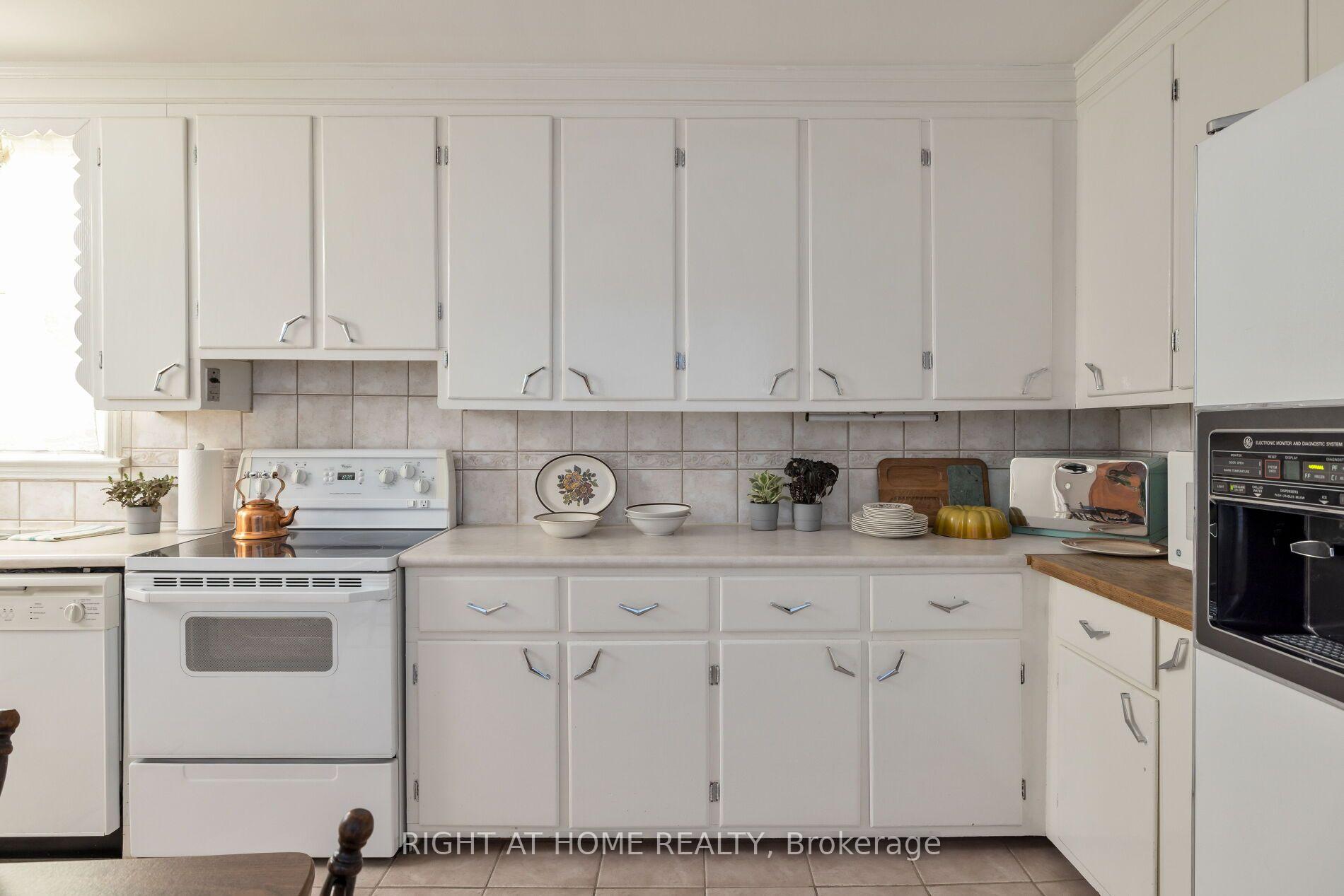 Photo 23 of 239 Seaton Street, Toronto, Moss Park — HOMEH