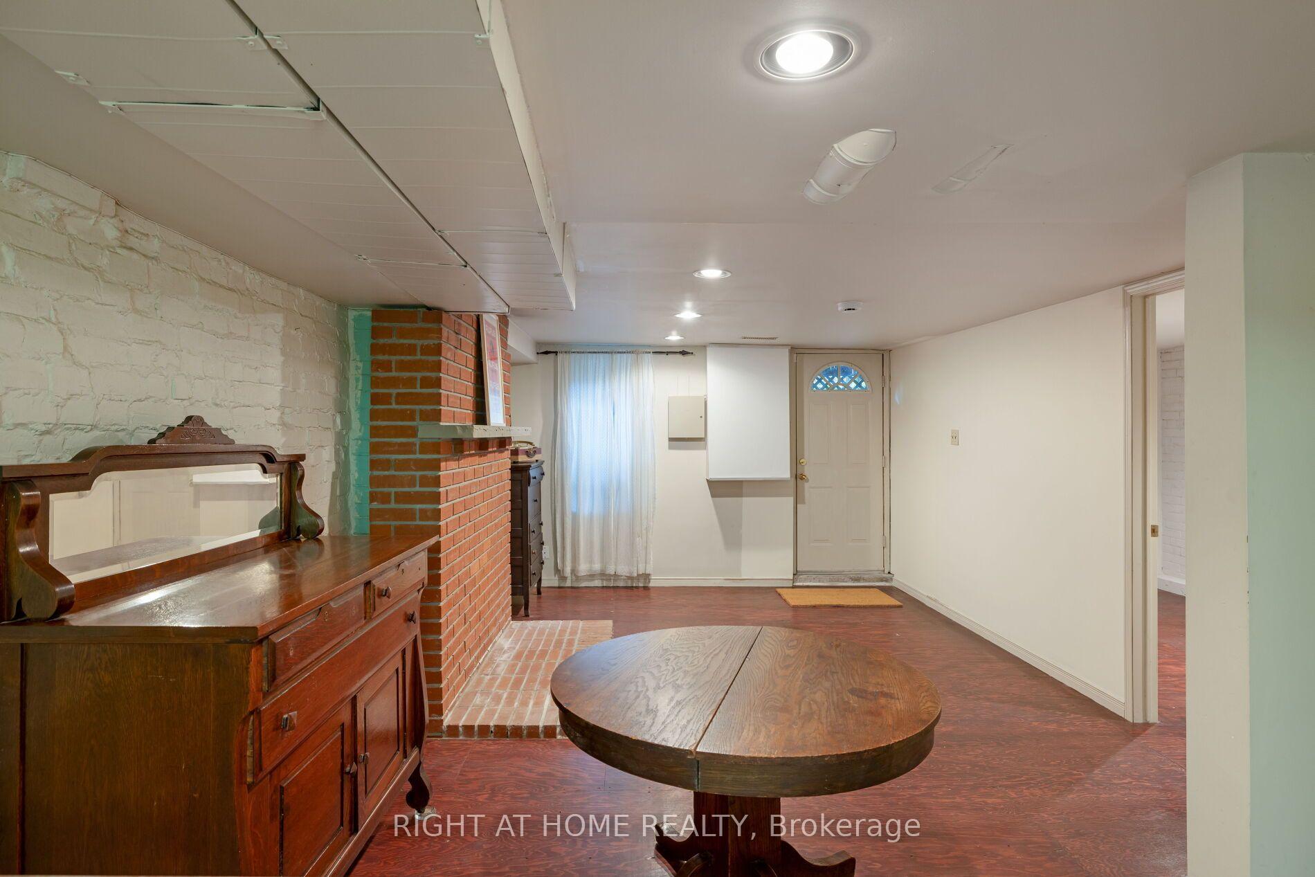 Photo 40 of 239 Seaton Street, Toronto, Moss Park — HOMEH