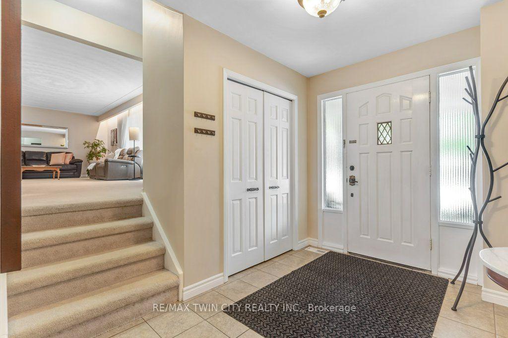 Photo 4 of 11 Grey Owl Drive, Woolwich, Elmira — HOMEH