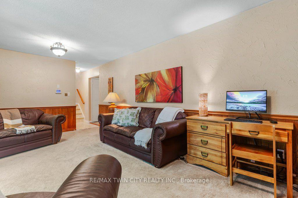 Photo 8 of 11 Grey Owl Drive, Woolwich, Elmira — HOMEH