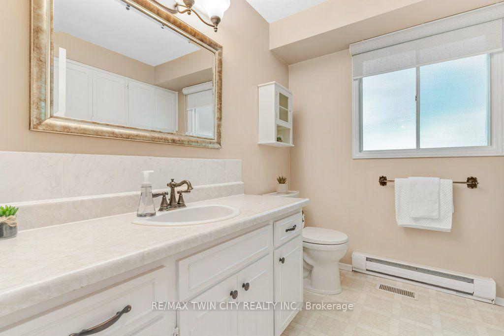 Photo 9 of 11 Grey Owl Drive, Woolwich, Elmira — HOMEH
