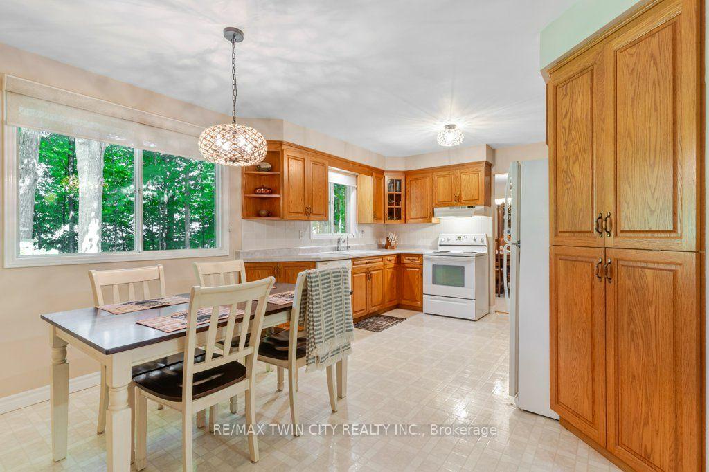 Photo 12 of 11 Grey Owl Drive, Woolwich, Elmira — HOMEH