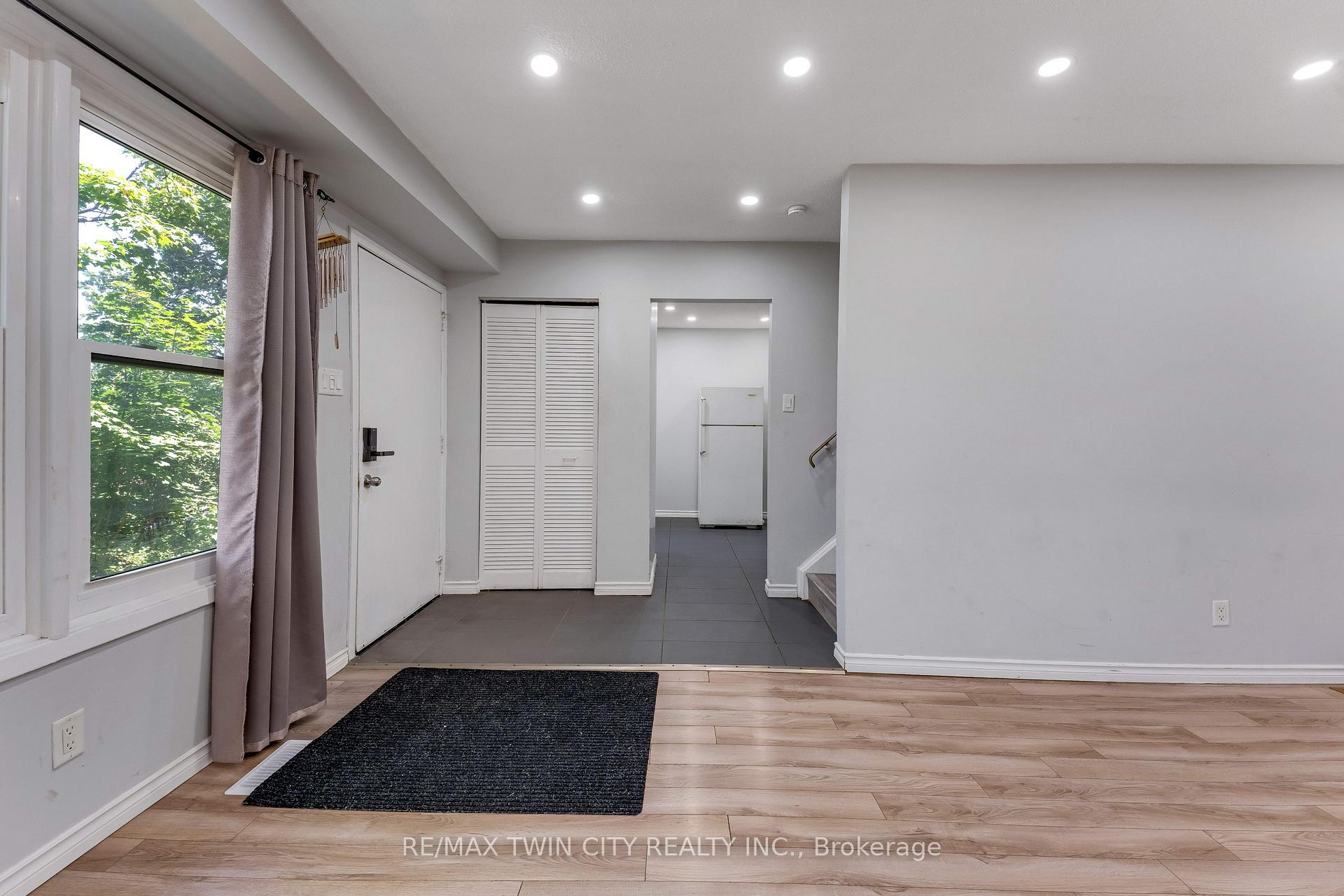 Photo 6 of Unit 3, 513 Quiet Place, Waterloo, Lakeshore Village — HOMEH