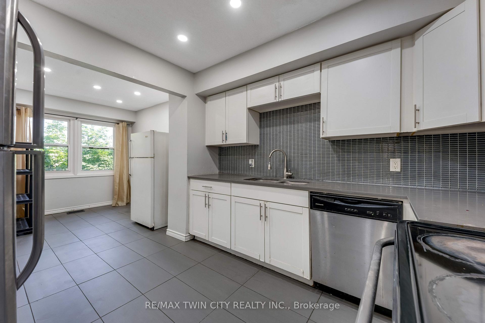 Photo 7 of Unit 3, 513 Quiet Place, Waterloo, Lakeshore Village — HOMEH