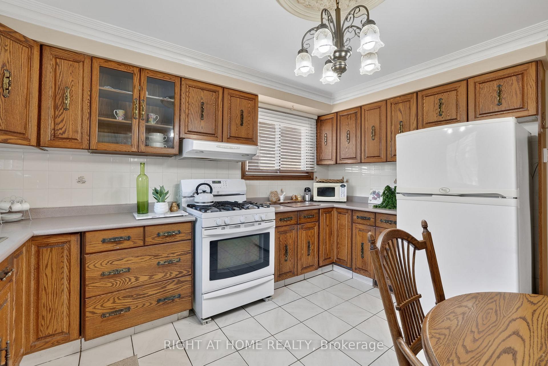 Photo 8 of 56 Birch Avenue, Richmond Hill, South Richvale — HOMEH