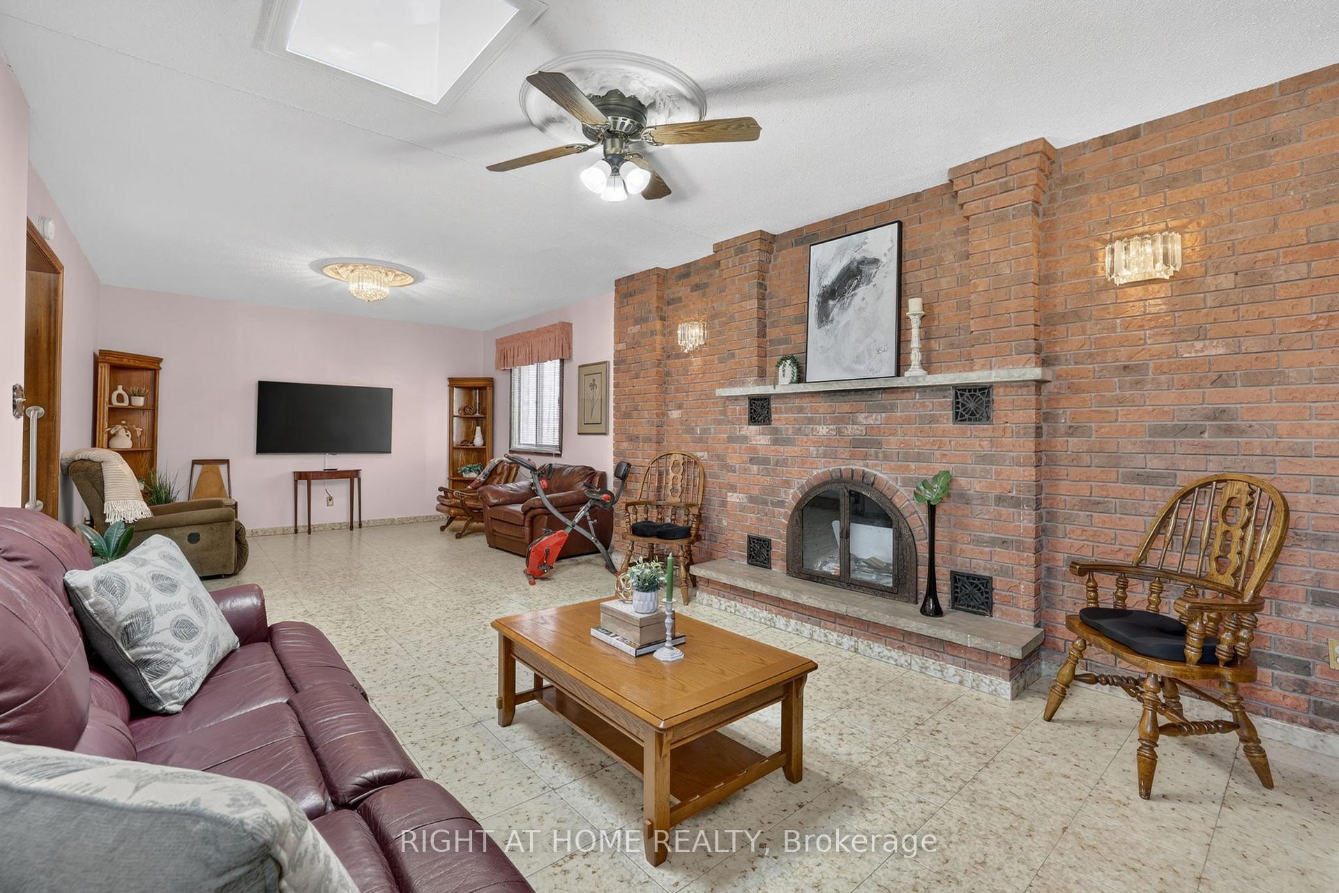 Photo 10 of 56 Birch Avenue, Richmond Hill, South Richvale — HOMEH