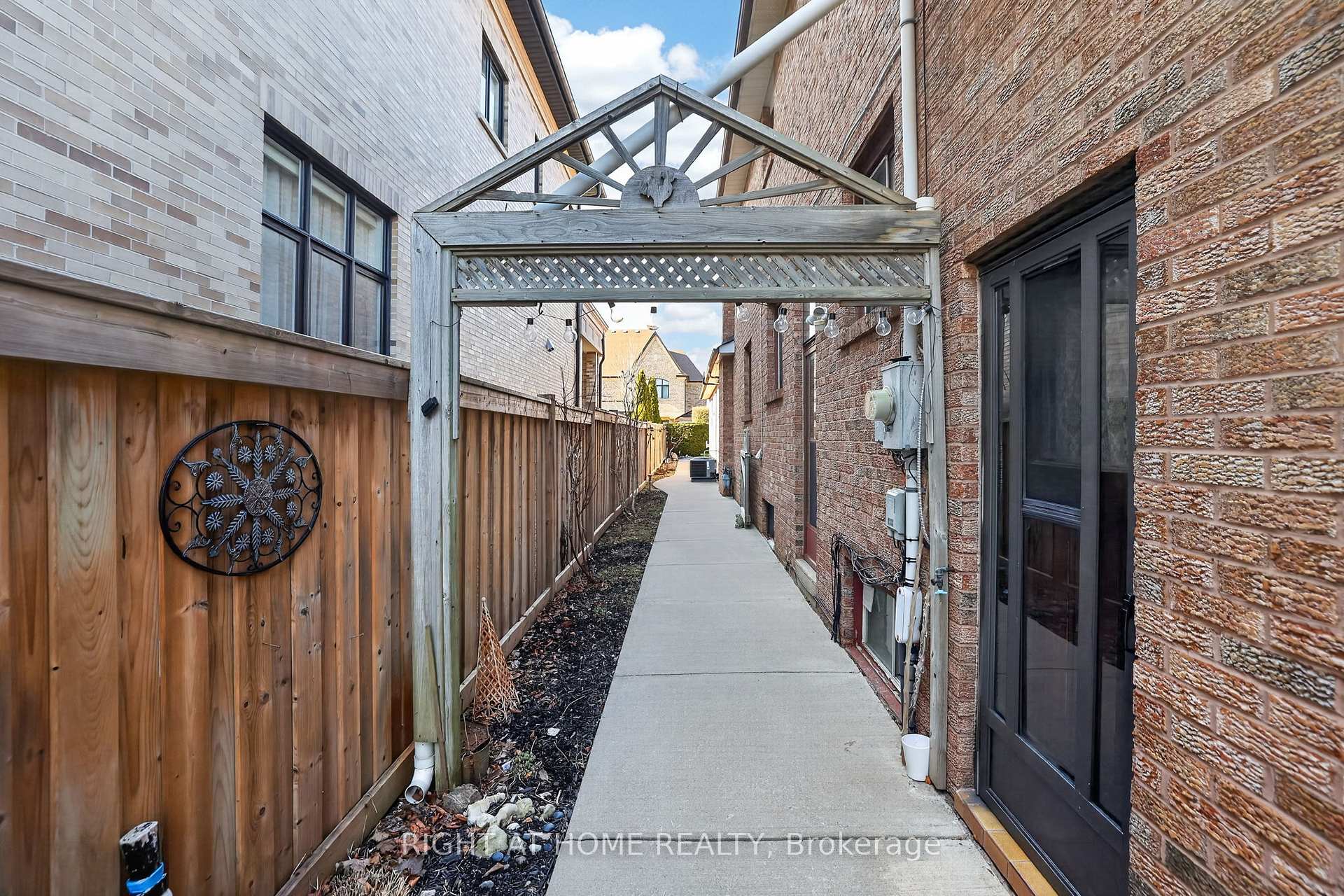 Photo 37 of 56 Birch Avenue, Richmond Hill, South Richvale — HOMEH