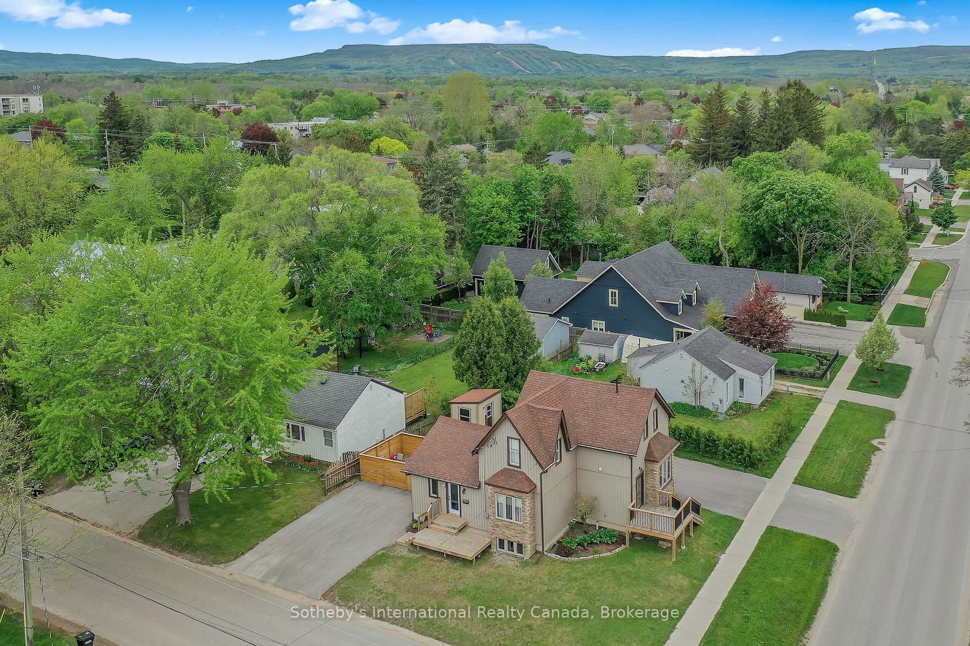 Photo 2 of Unit Unit 2, 218 Fifth Street, Collingwood — HOMEH