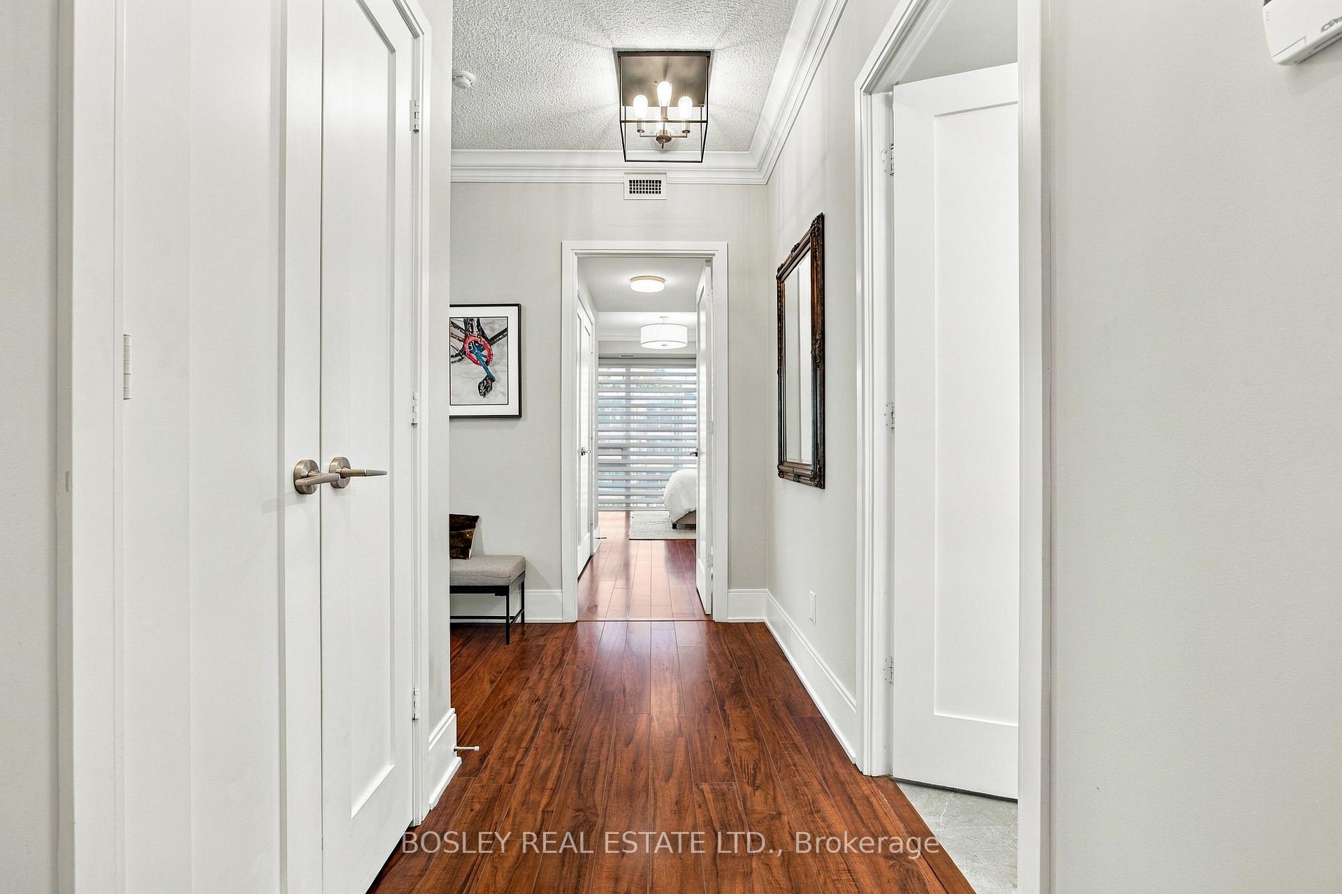 Photo 2 of Unit 802, 25 Broadway Avenue, Toronto, Mount Pleasant West — HOMEH