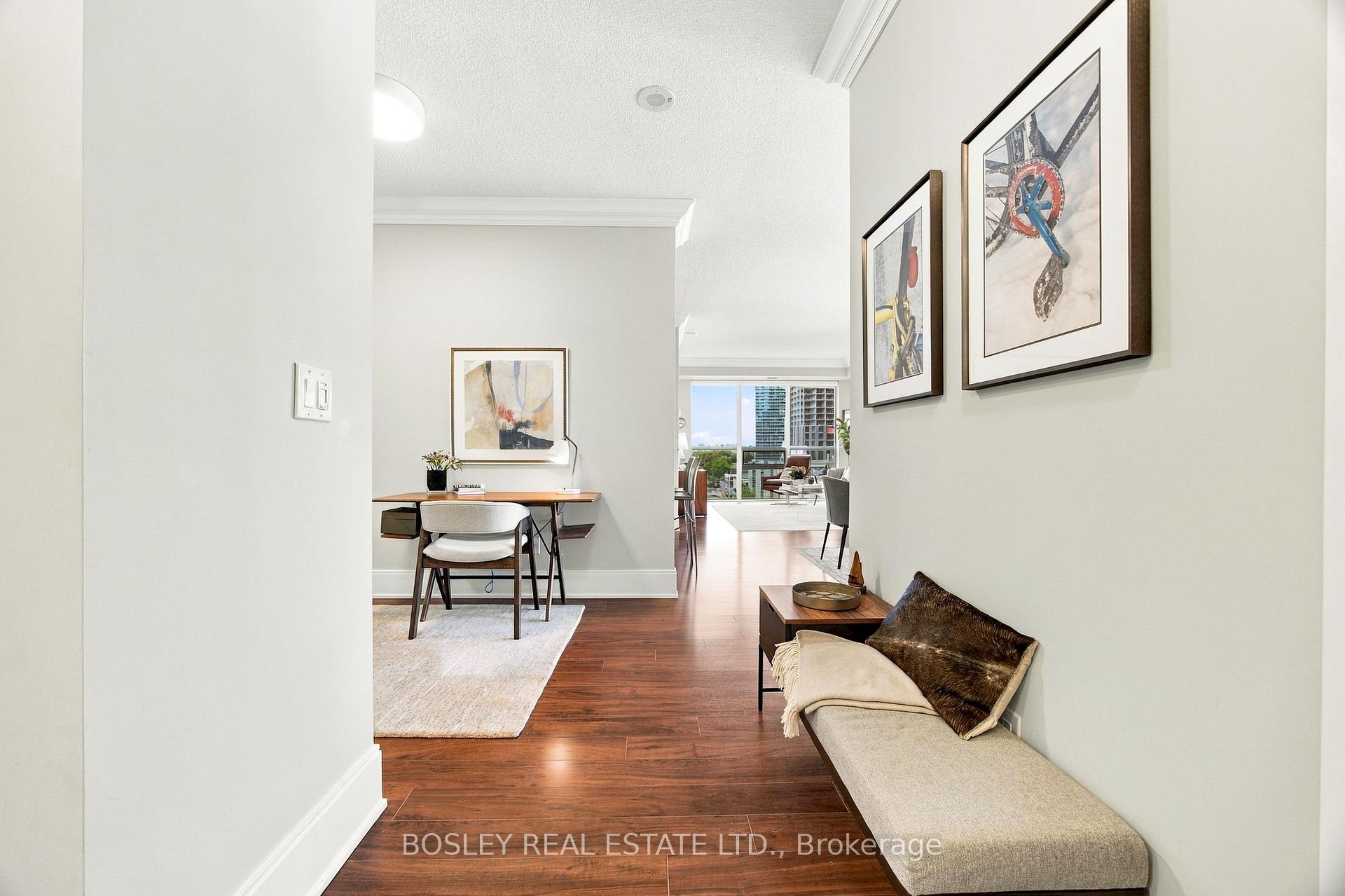 Photo 3 of Unit 802, 25 Broadway Avenue, Toronto, Mount Pleasant West — HOMEH