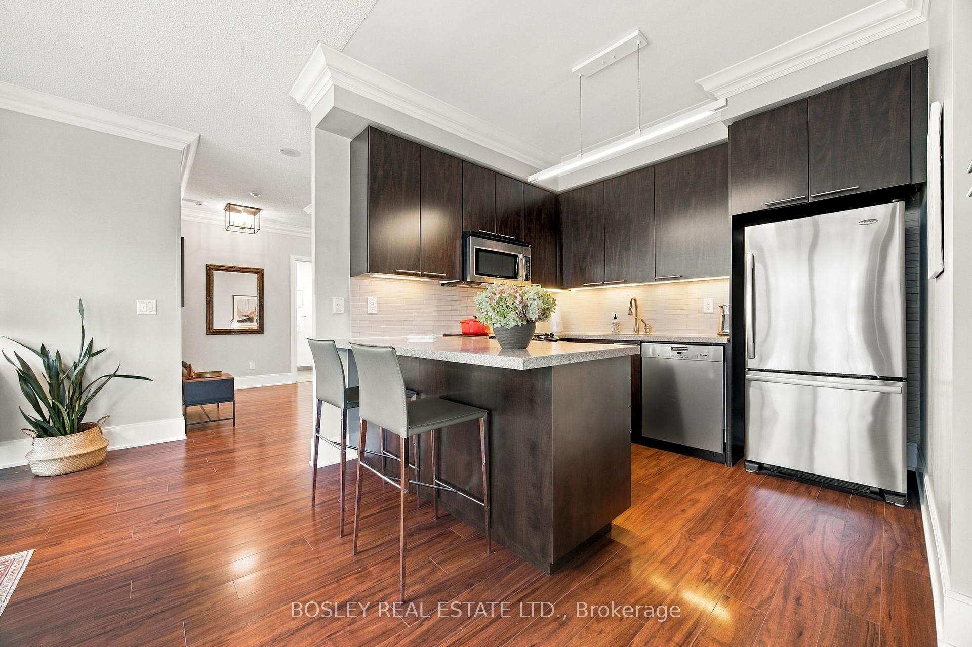 Photo 10 of Unit 802, 25 Broadway Avenue, Toronto, Mount Pleasant West — HOMEH