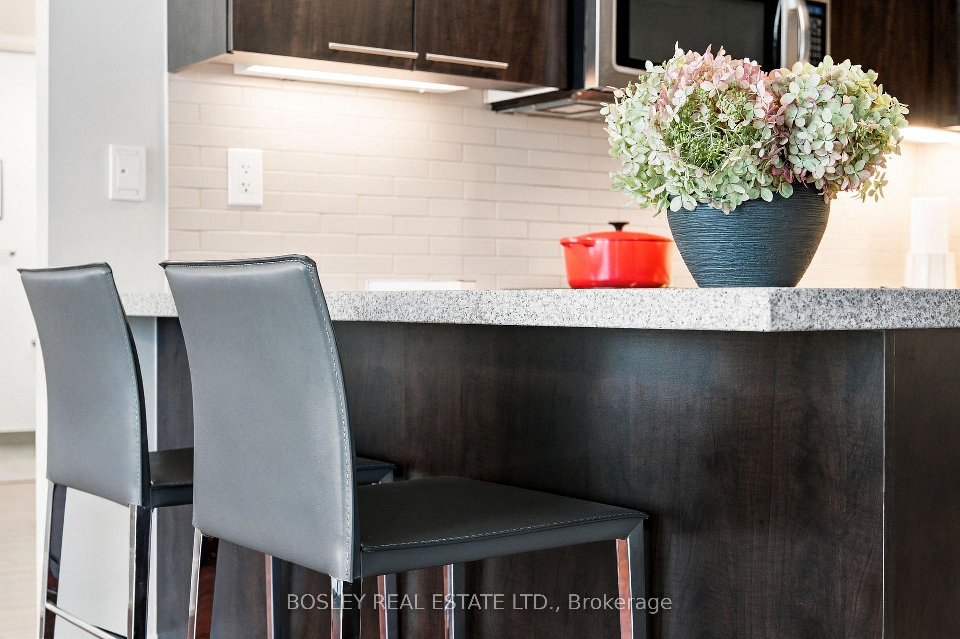 Photo 11 of Unit 802, 25 Broadway Avenue, Toronto, Mount Pleasant West — HOMEH