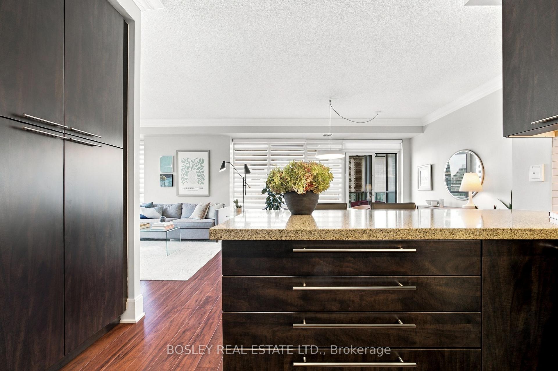 Photo 12 of Unit 802, 25 Broadway Avenue, Toronto, Mount Pleasant West — HOMEH