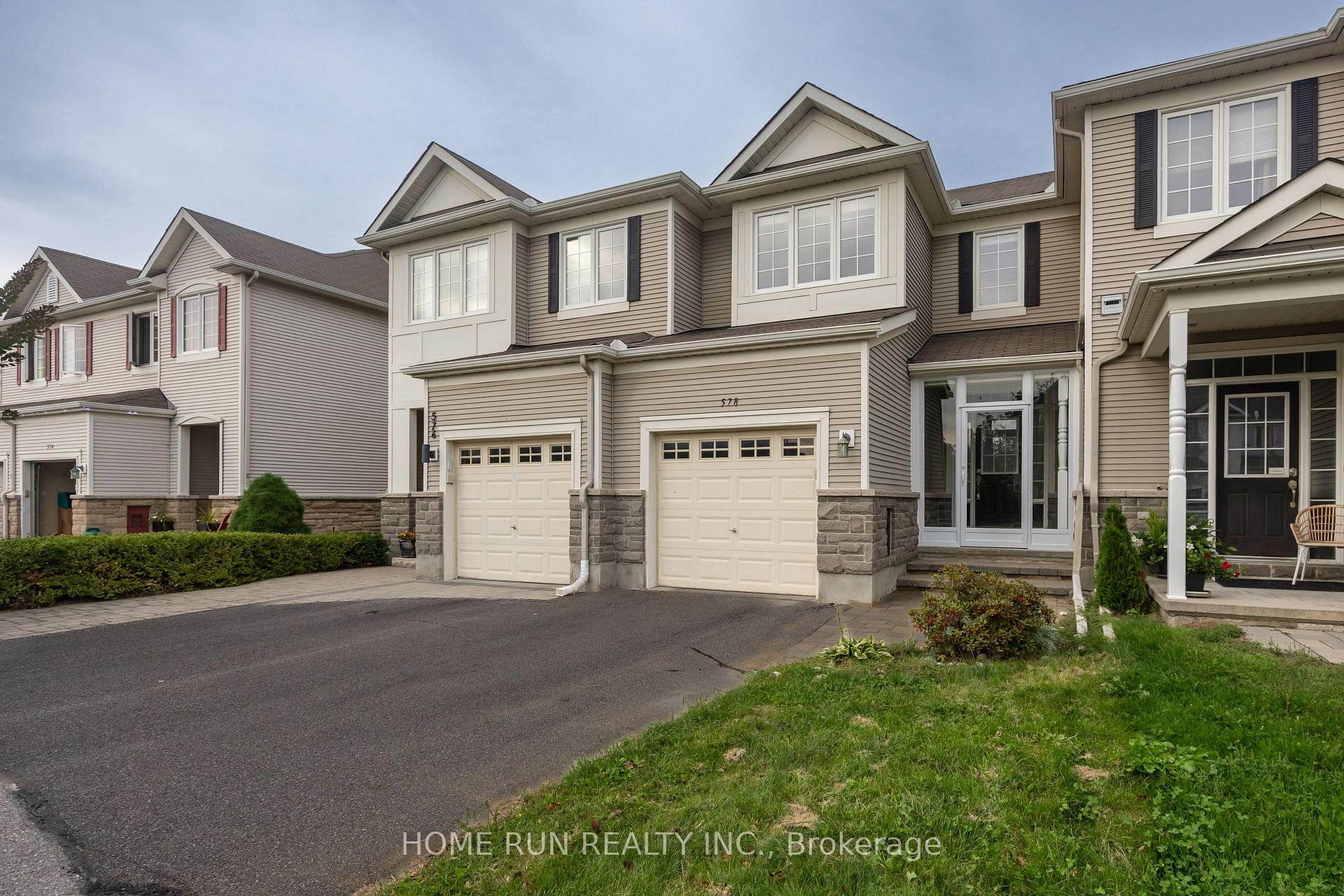 Photo 2 of 578 Pepperville Crescent, Ottawa, Kanata - Emerald Meadows/Trailwest — HOMEH
