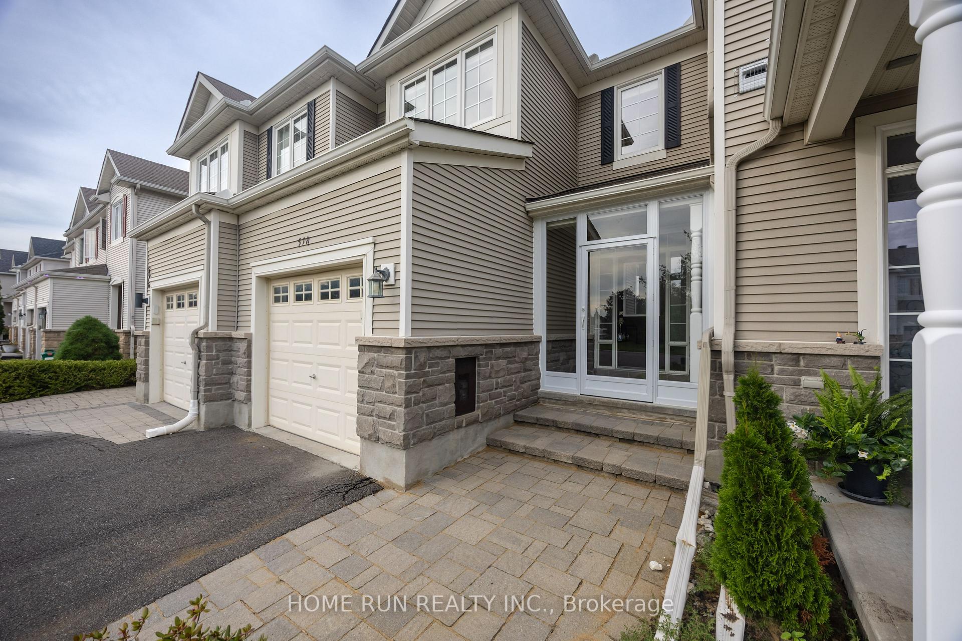 Photo 3 of 578 Pepperville Crescent, Ottawa, Kanata - Emerald Meadows/Trailwest — HOMEH