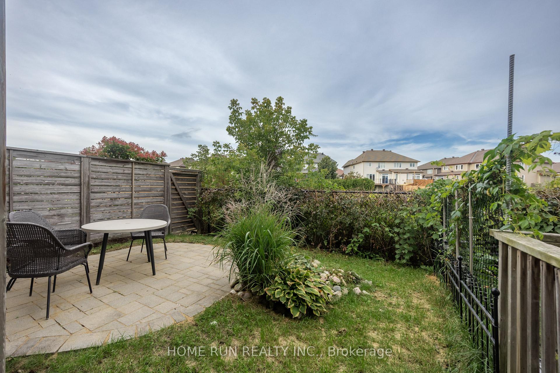 Photo 10 of 578 Pepperville Crescent, Ottawa, Kanata - Emerald Meadows/Trailwest — HOMEH