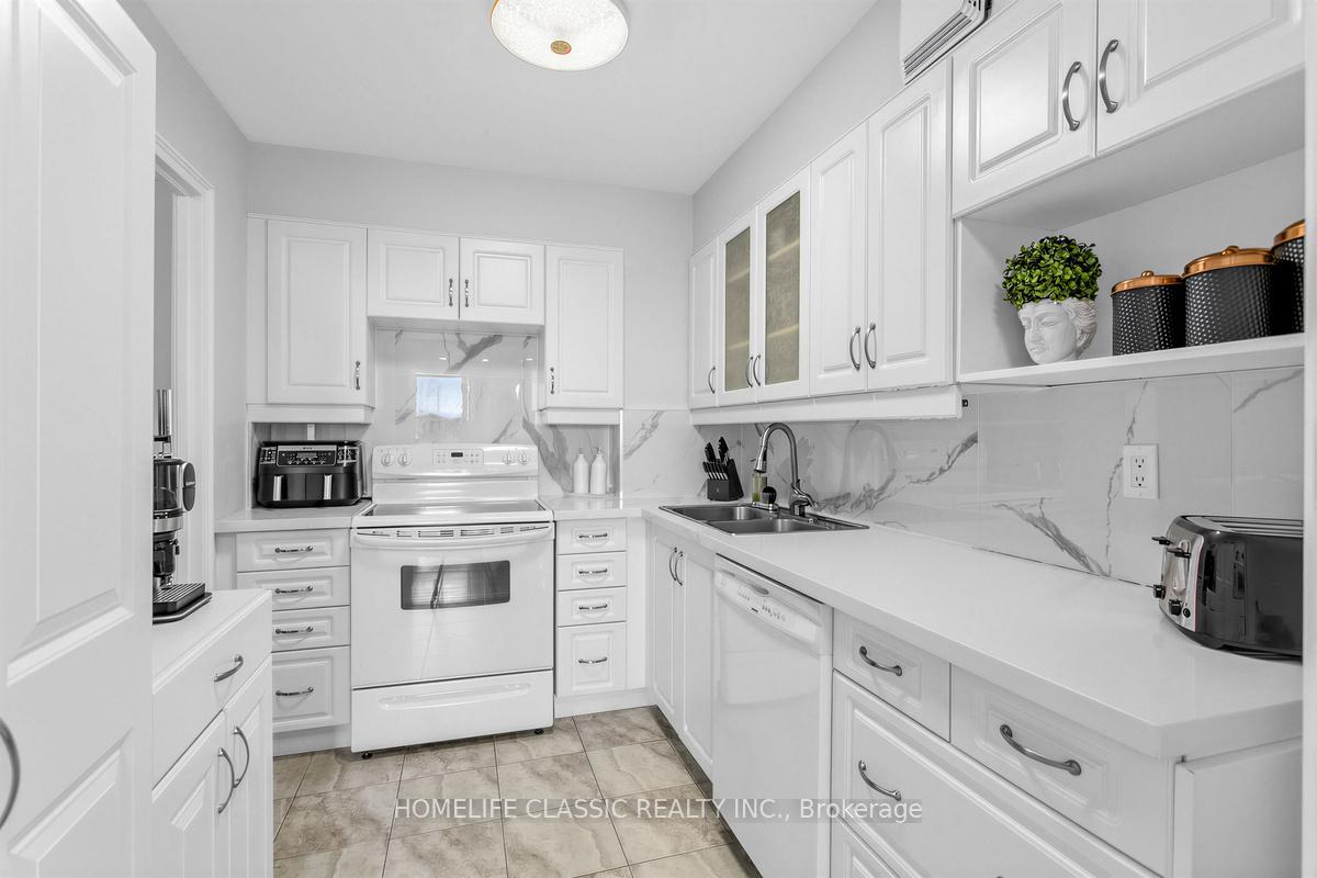 Photo 12 of Unit 803, 40 Baif Boulevard, Richmond Hill, North Richvale — HOMEH
