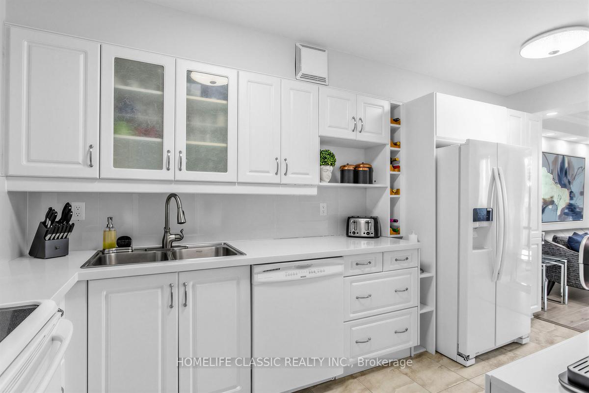 Photo 13 of Unit 803, 40 Baif Boulevard, Richmond Hill, North Richvale — HOMEH