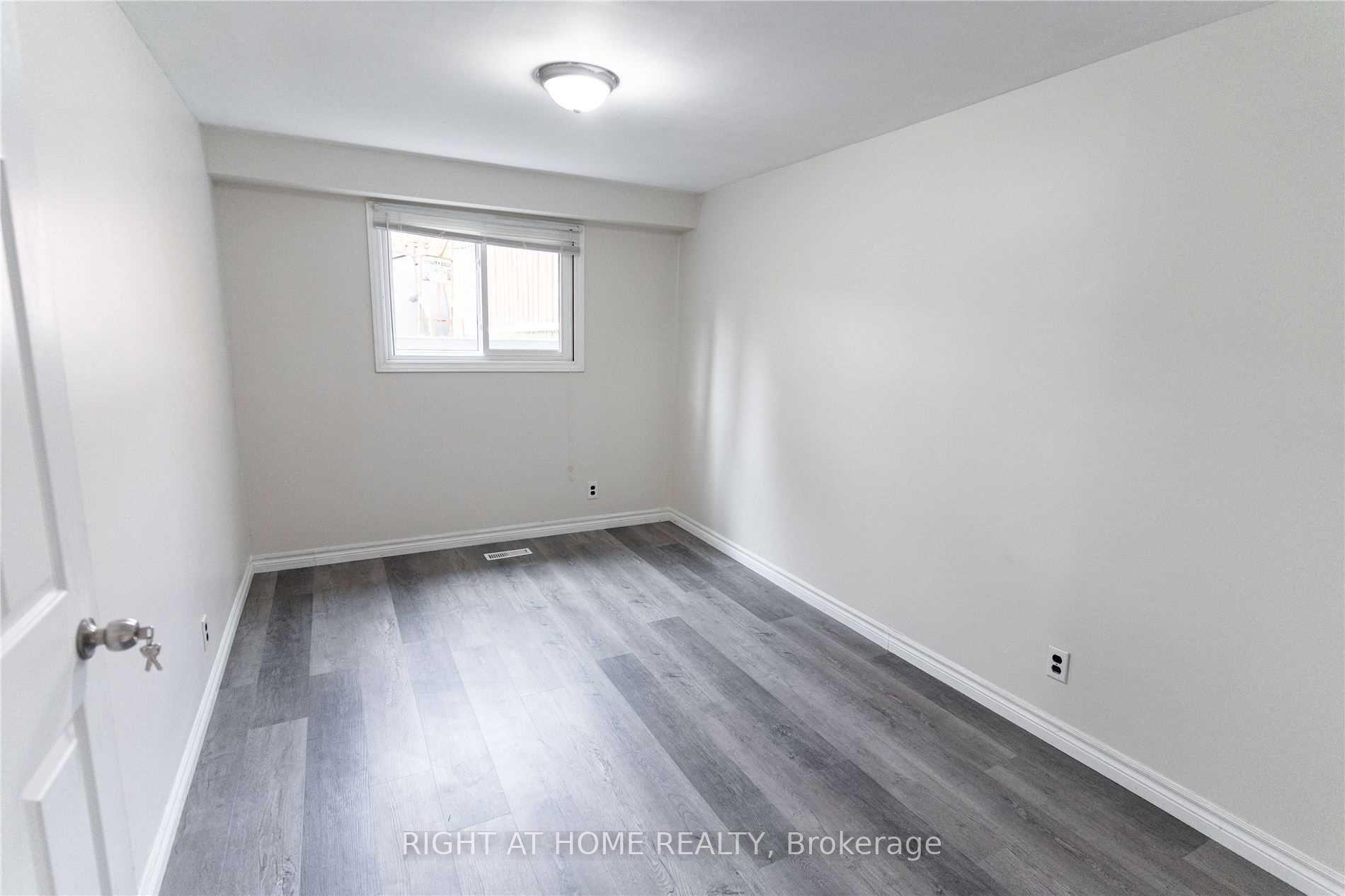 Photo 3 of 270 Coventry Court, Oshawa, Eastdale — HOMEH