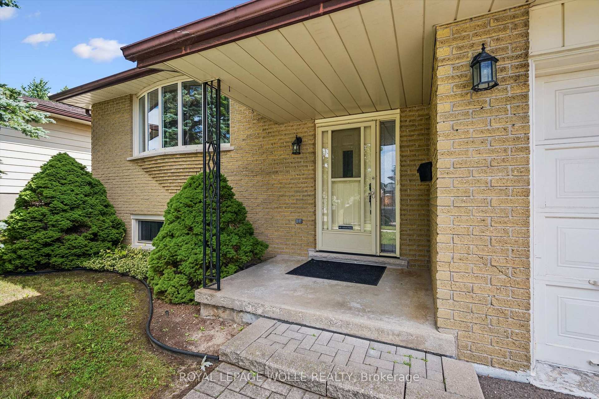 Photo 2 of 309 Toll Gate Boulevard, Waterloo, Lakeshore Village — HOMEH