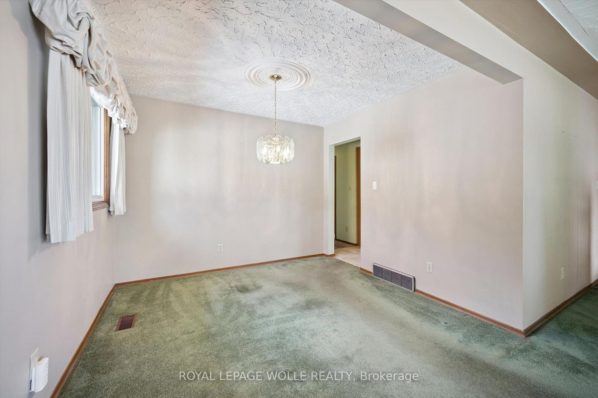 Photo 11 of 309 Toll Gate Boulevard, Waterloo, Lakeshore Village — HOMEH