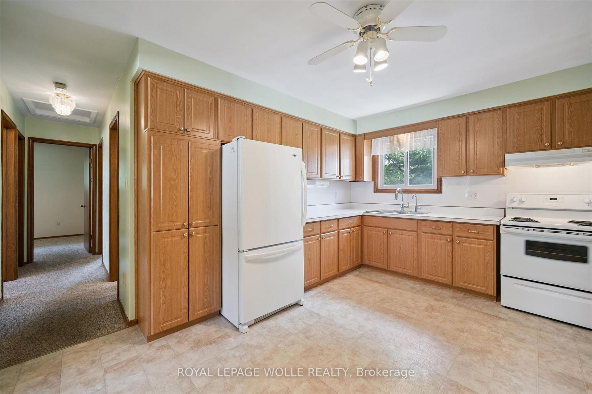 Photo 15 of 309 Toll Gate Boulevard, Waterloo, Lakeshore Village — HOMEH