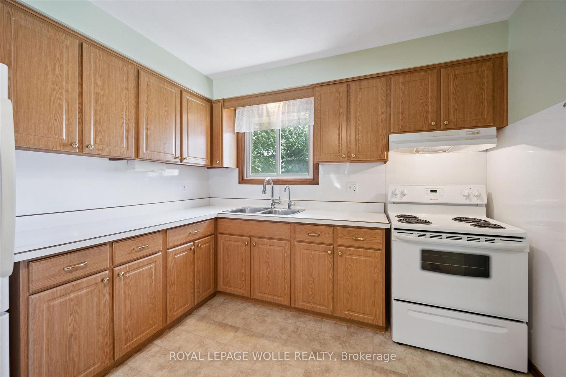 Photo 16 of 309 Toll Gate Boulevard, Waterloo, Lakeshore Village — HOMEH
